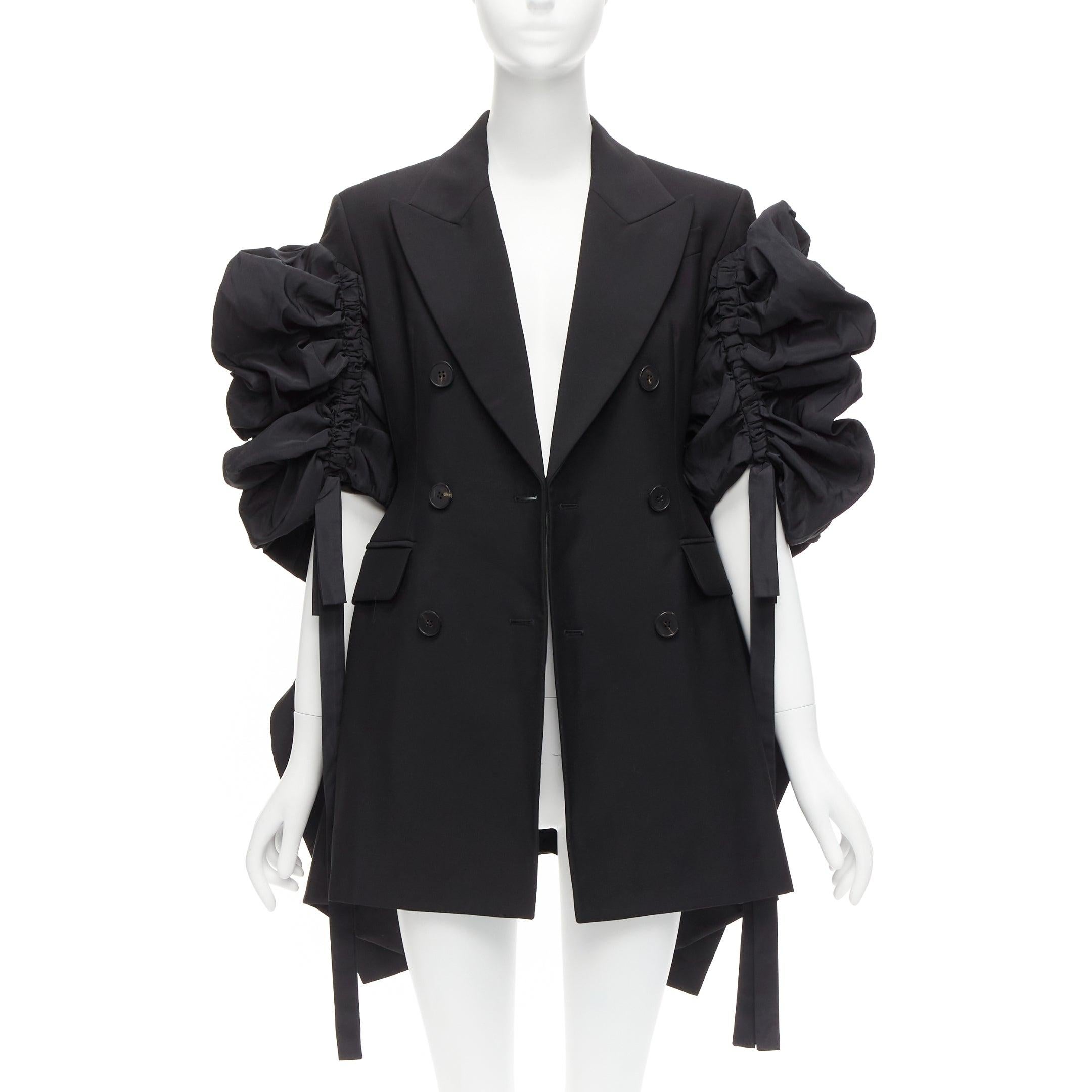 ALEXANDER MCQUEEN 2022 Runway black wool gathered sleeve blazer dress IT38 XS
Reference: AAWC/A00685
Brand: Alexander McQueen
Designer: Sarah Burton
Collection: SS 2022 - Runway
Material: Wool
Color: Black
Pattern: Solid
Closure: Button
Lining: