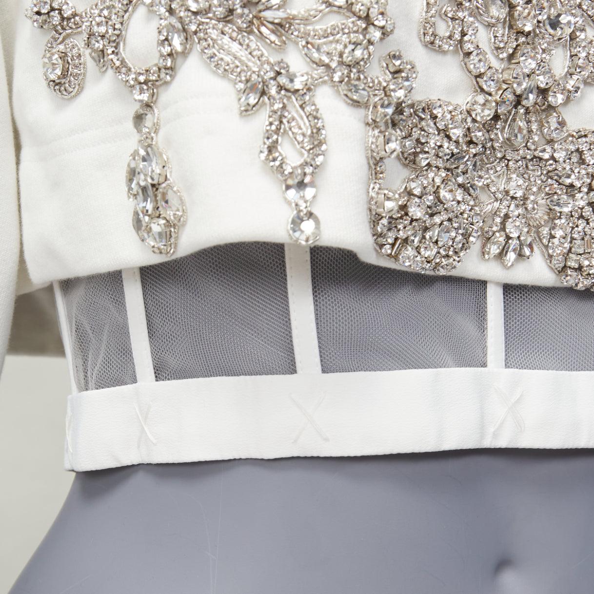 ALEXANDER MCQUEEN 2022 Runway white rhinestone crystal sheer corset crop sweater IT40 S
Reference: AAWC/A00800
Brand: Alexander McQueen
Designer: Sarah Burton
Collection: 2022 Spring Summer - Runway
Material: Cotton, Polyamide, Blend
Color: White,