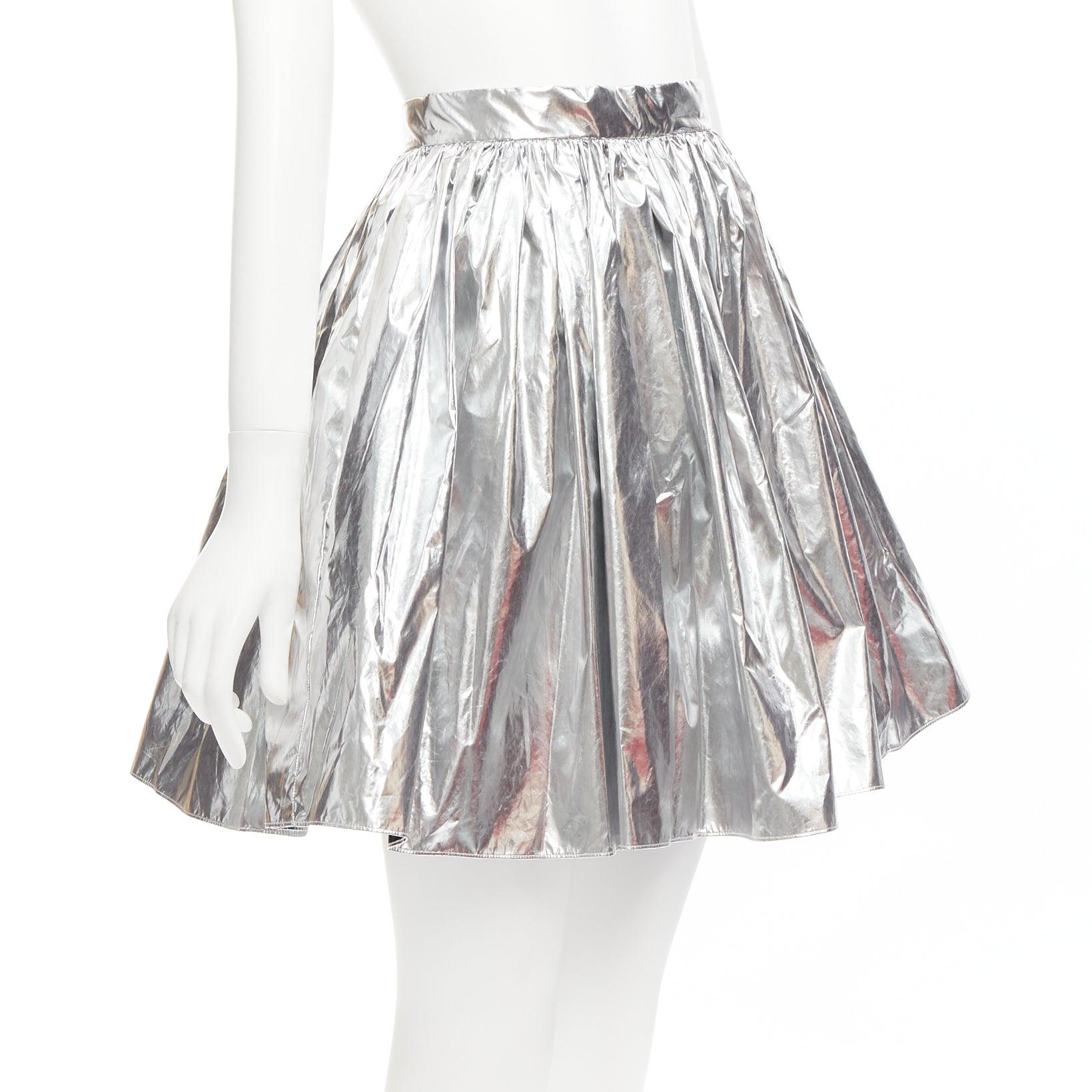 ALEXANDER MCQUEEN 2022 silver foil flared knee length circle skirt IT36 XXS In Good Condition For Sale In Hong Kong, NT