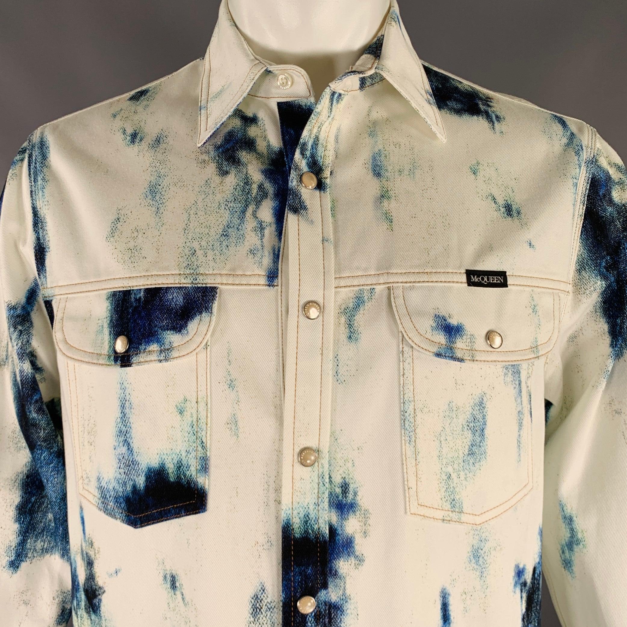 ALEXANDER MCQUEEN 2022 Collection long sleeve shirt
in a white cotton woven fabric featuring a blue tie dye design, point collar, two chest pockets, and snap closure. Made in Italy.New with Tags. 

Marked:   IT 50 

Measurements: 
 
Shoulder: 17