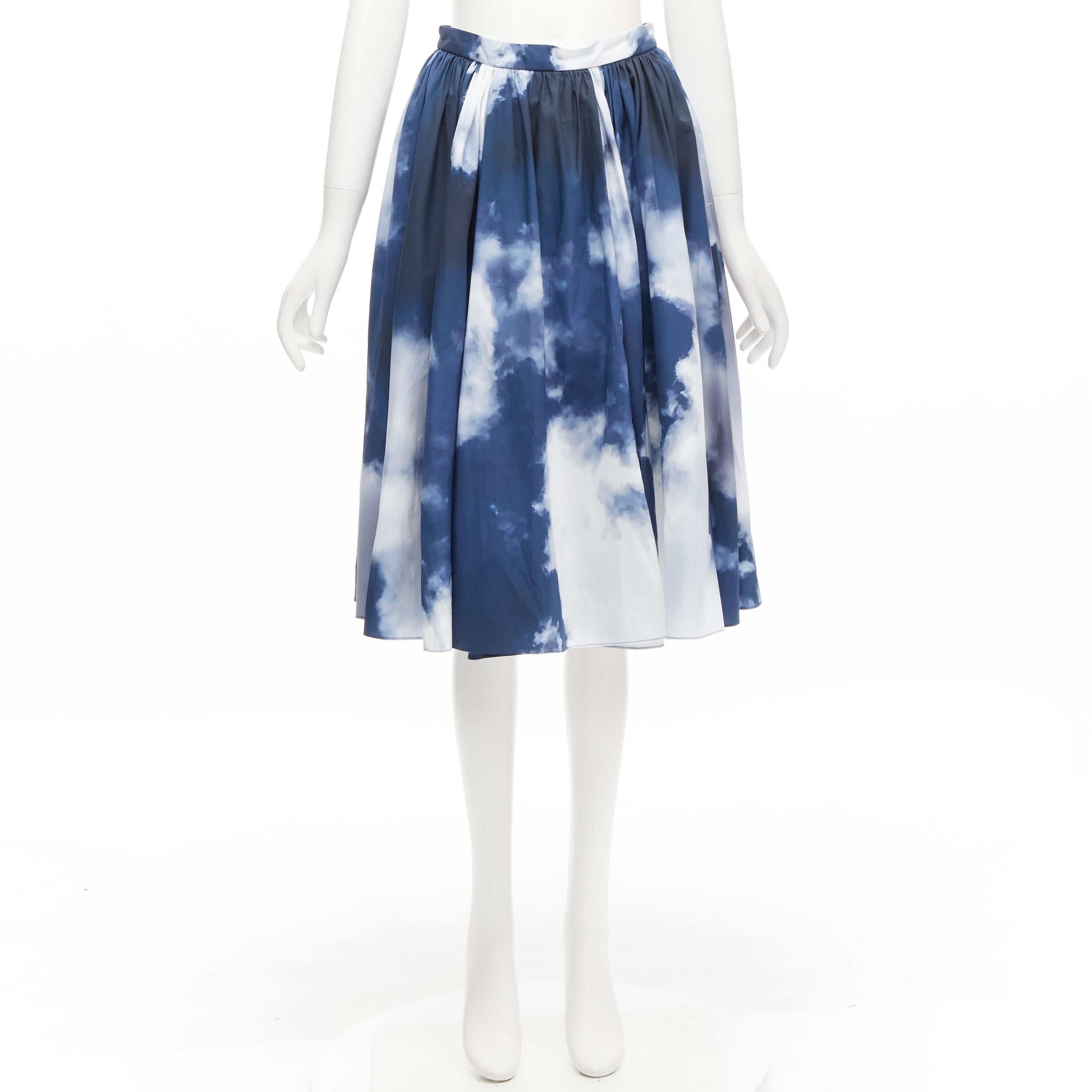 ALEXANDER McQueen 2022 Gonna svasata a ruota in bianco e blu cielo IT38 XS in vendita 4