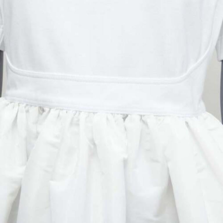 ALEXANDER MCQUEEN 2022 white cut out shoulder flared short dress IT38 XS
Reference: AAWC/A00508
Brand: Alexander McQueen
Designer: Sarah Burton
Collection: 2022
Material: Cotton, Polyester
Color: White
Pattern: Solid
Closure: Zip
Lining: White