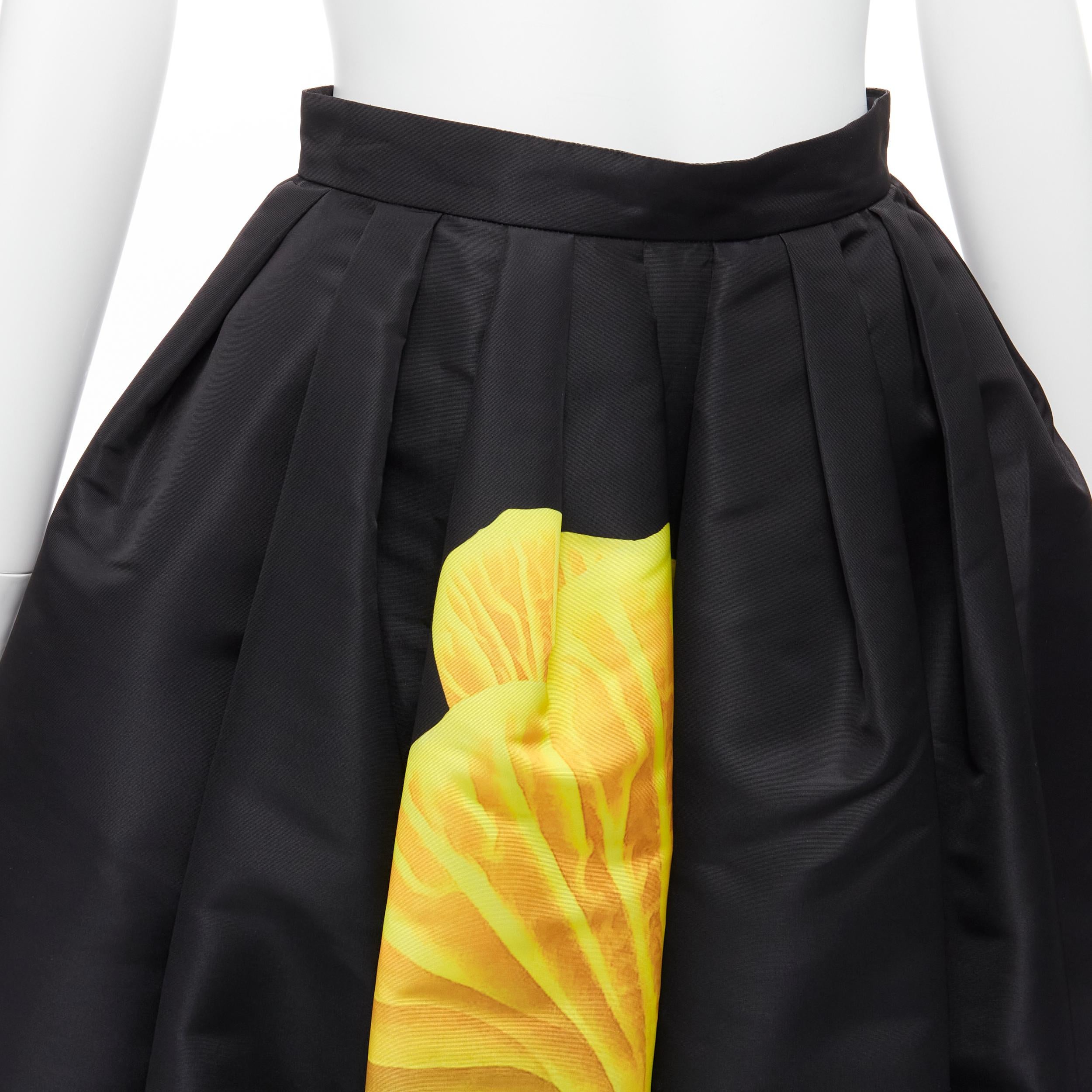 ALEXANDER MCQUEEN 2022 yellow flower print black flared full cocktail skirt IT38 XS
Reference: AAWC/A00496
Brand: Alexander McQueen
Designer: Sarah Burton
Collection: 2022
Material: Polyester
Color: Black, Yellow
Pattern: Floral
Closure: Zip
Extra