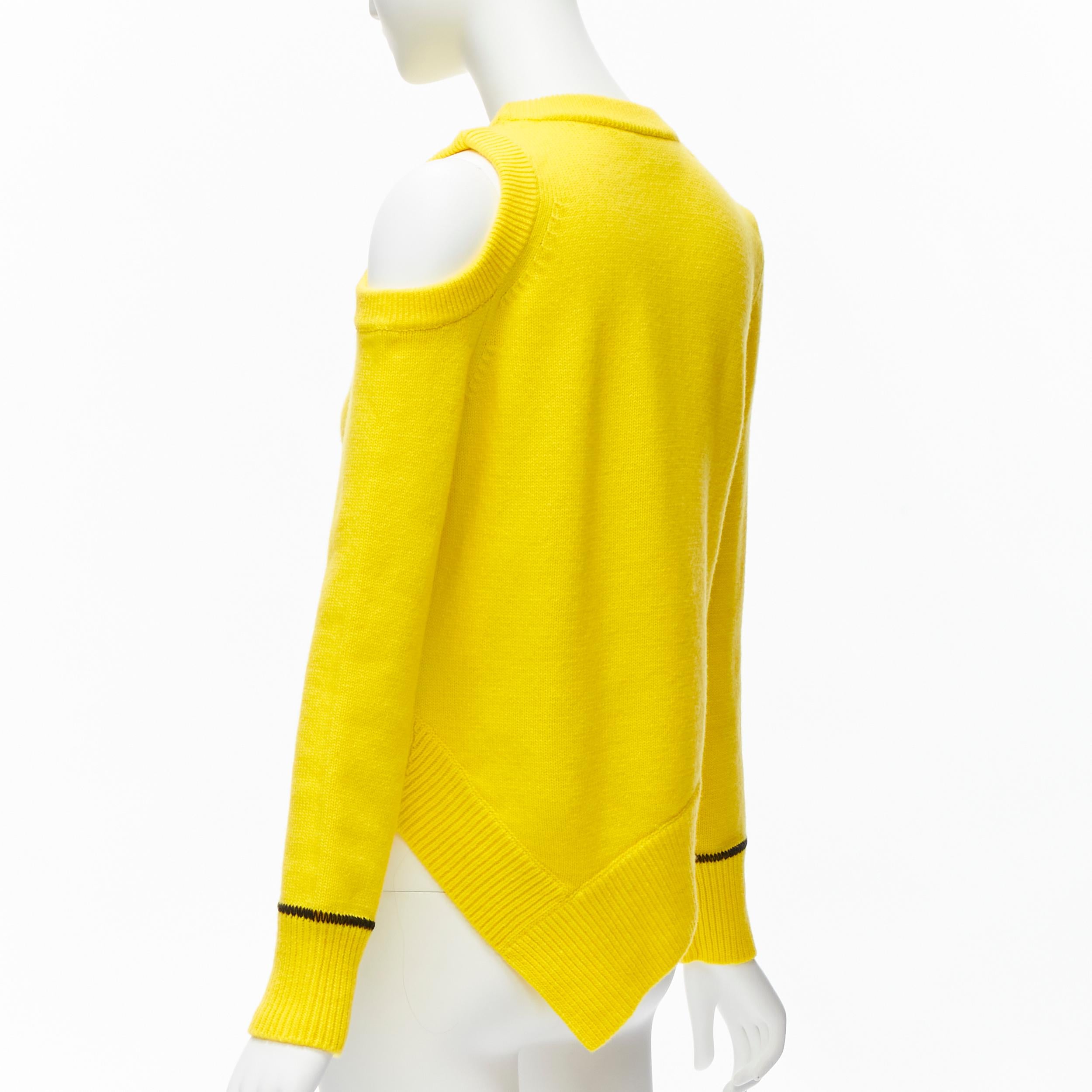 ALEXANDER MCQUEEN 2022 yellow wool blend asymmetric cold shoulder sweater S For Sale 2