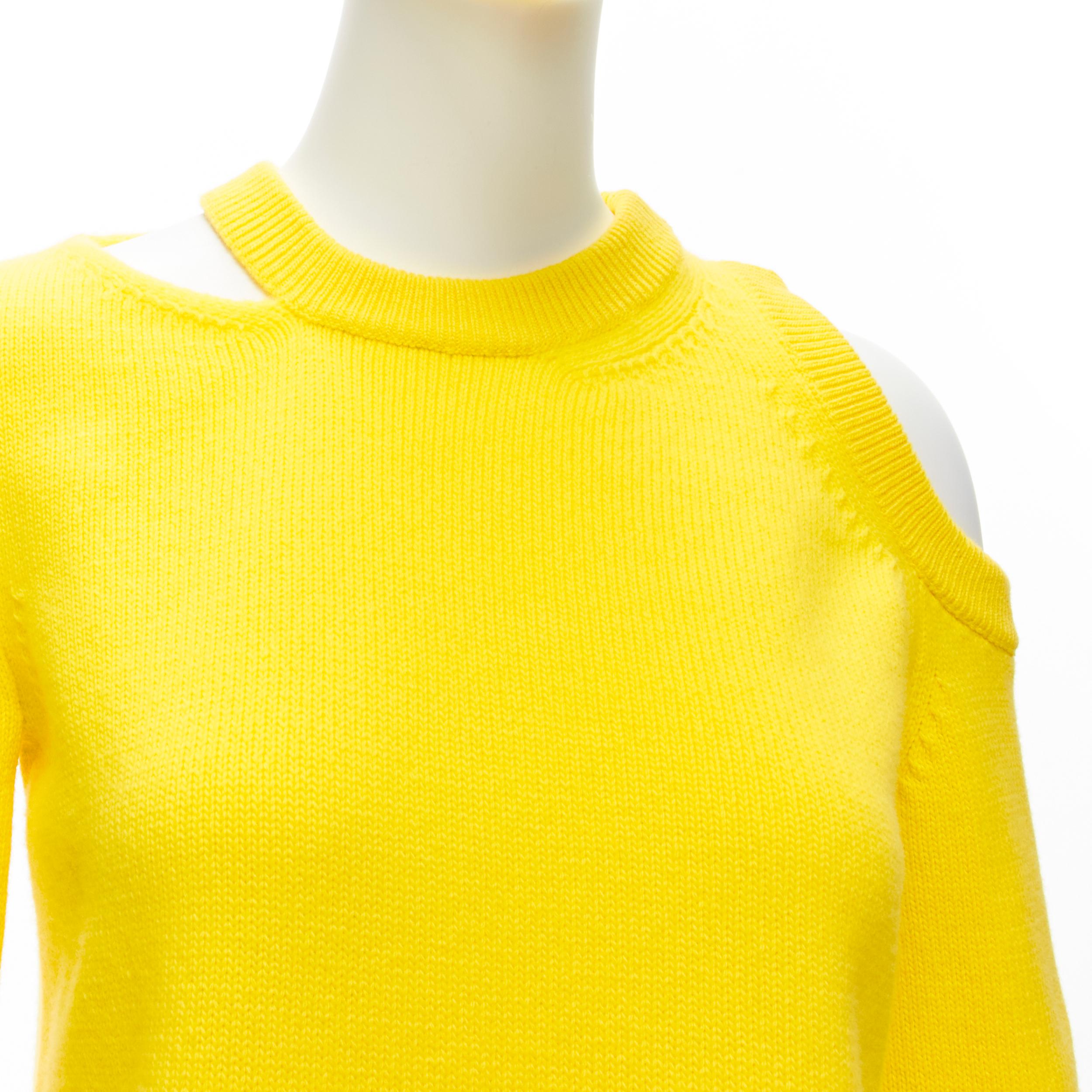ALEXANDER MCQUEEN 2022 yellow wool blend asymmetric cold shoulder sweater S For Sale 3