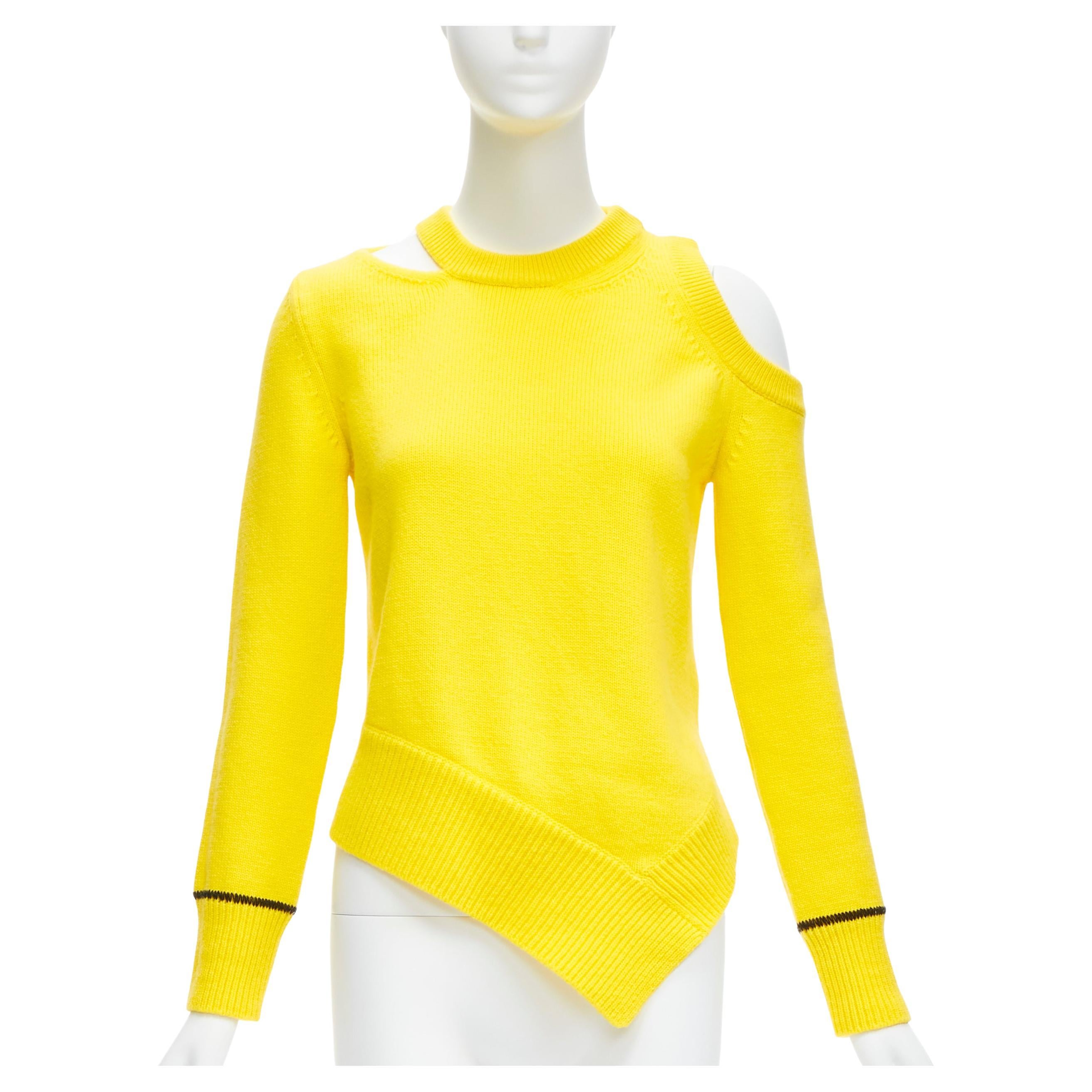 ALEXANDER MCQUEEN 2022 yellow wool blend asymmetric cold shoulder sweater S For Sale