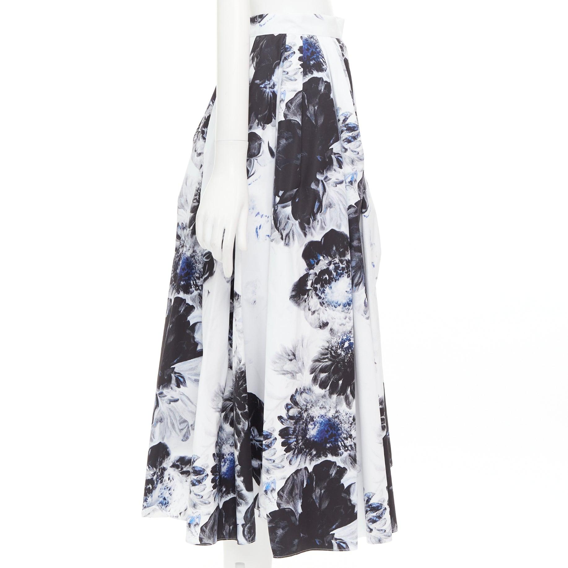 ALEXANDER MCQUEEN 2023 Chiaroscuro floral print Baumwolle Midirock IT38 XS im Zustand „Hervorragend“ im Angebot in Hong Kong, NT