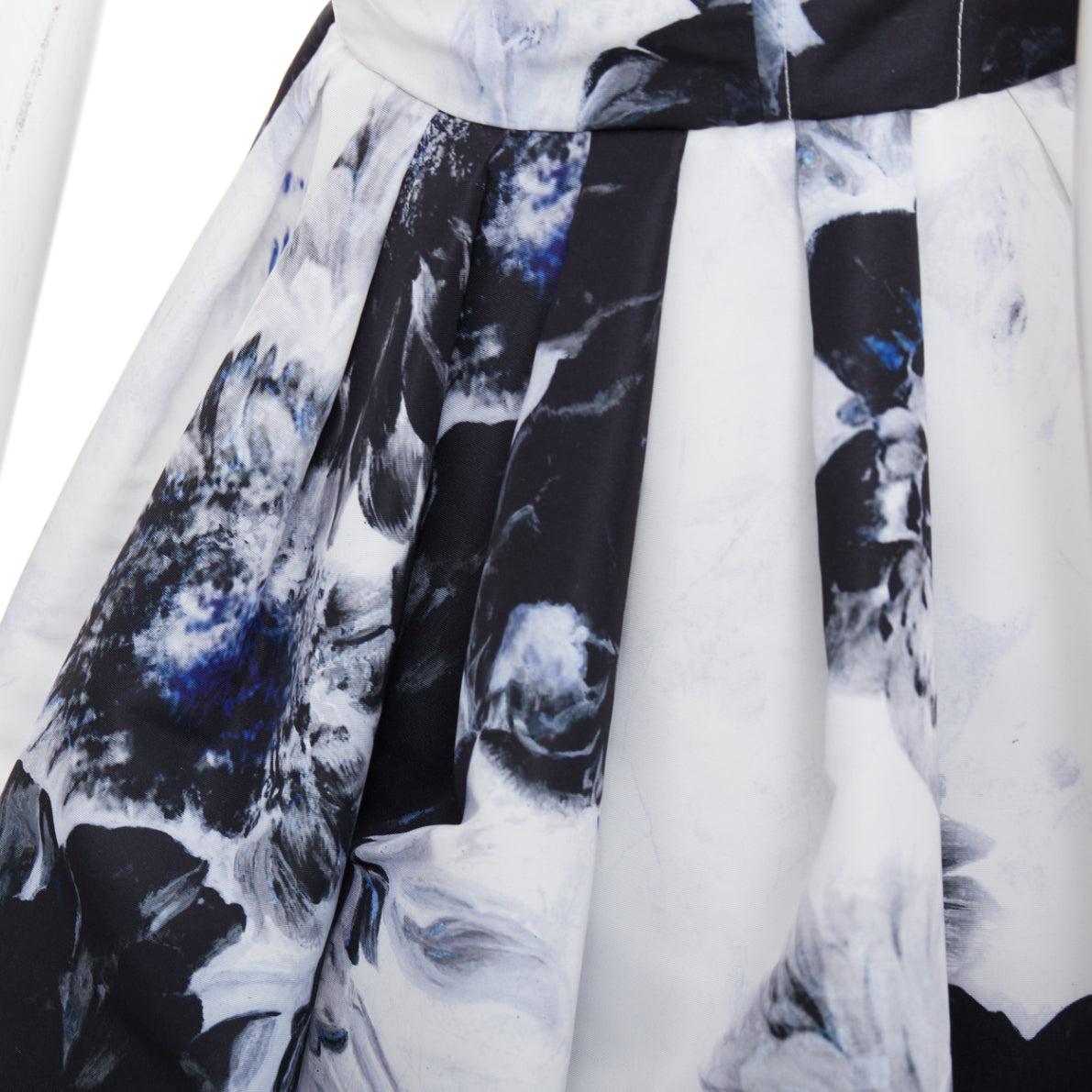 ALEXANDER MCQUEEN 2023 Vestido con cremallera y estampado floral en tinta claroscuro IT38 XS
Referencia: AAWC/A01446
Marca: Alexander McQueen
Diseñadora: Sarah Burton
Colección: 2023
Material: Poliéster
Color: Blanco, Azul
Patrón: Floral
Cierre:
