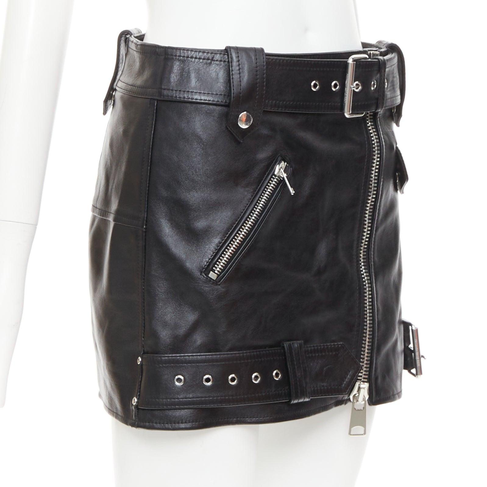 ALEXANDER MCQUEEN 2023 Biker-Minirock aus Rindsleder mit Reißverschluss IT36 XXS (Schwarz) im Angebot