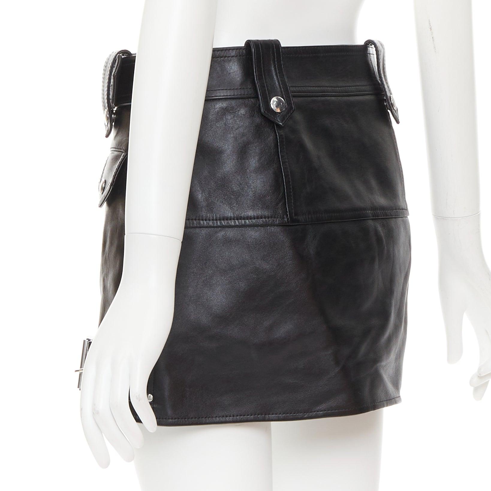 ALEXANDER MCQUEEN 2023 Biker-Minirock aus Rindsleder mit Reißverschluss IT36 XXS im Angebot 1