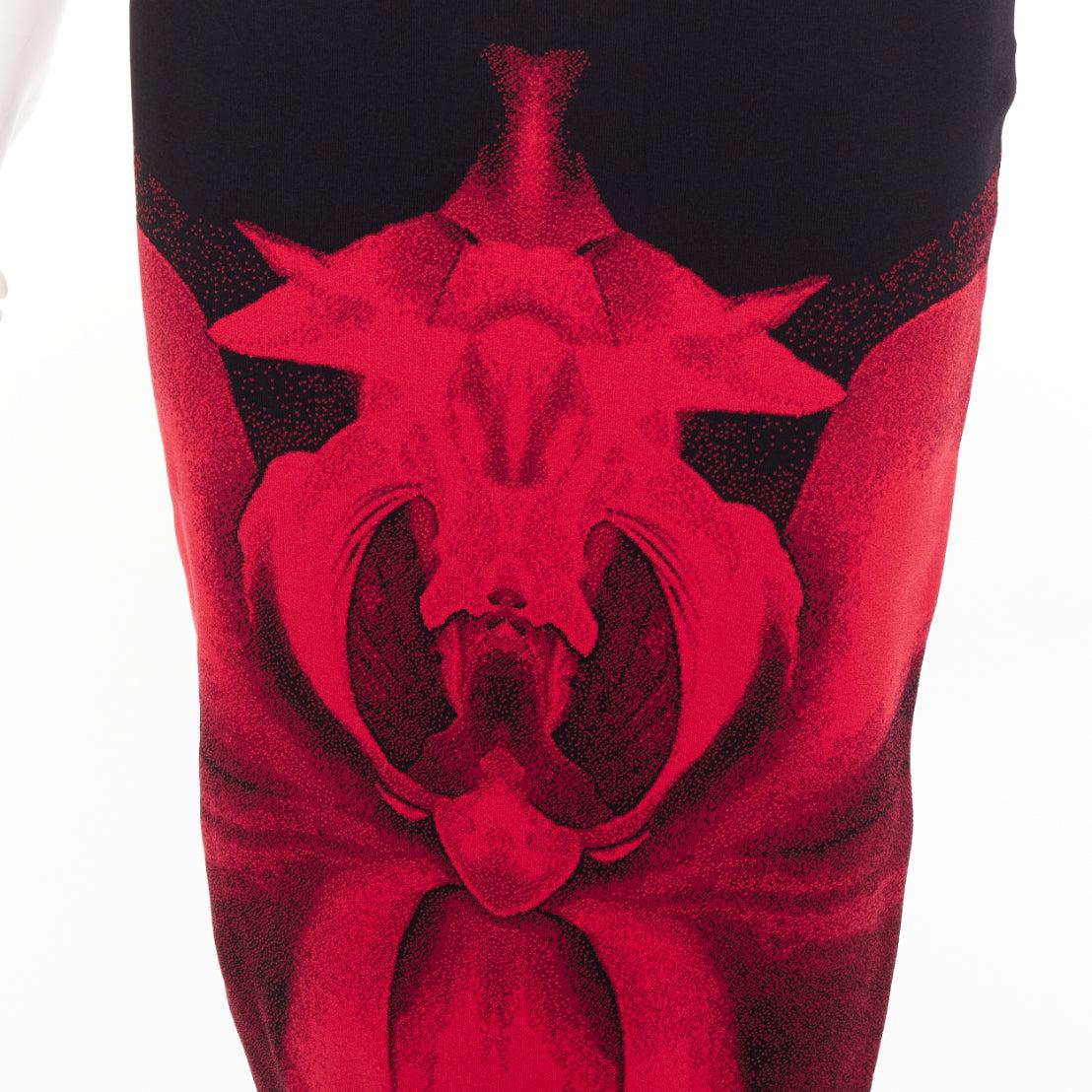 ALEXANDER MCQUEEN 2023 Ethereal Orchid schwarz rot floral jacquard pencil skirt S im Angebot 1