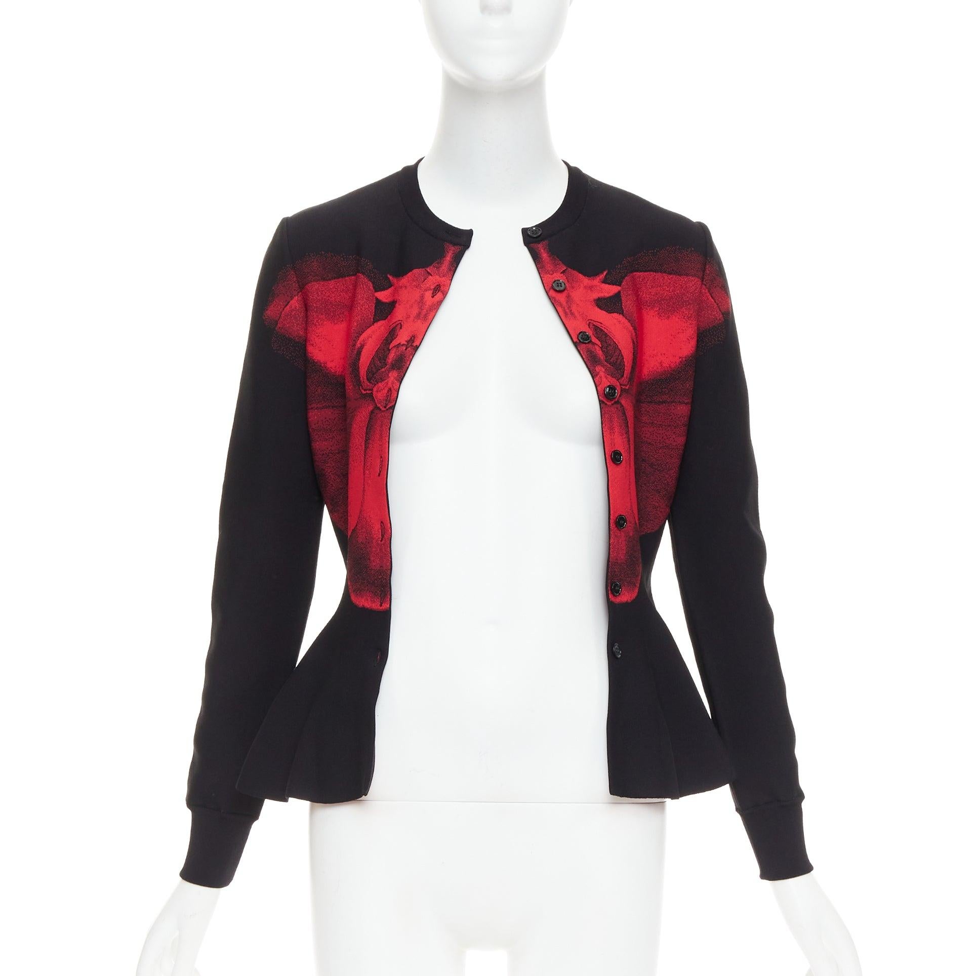 ALEXANDER MCQUEEN 2023 Ätherische Orchidee rot geblümte Jacquard-Schößchen-Strickjacke S (Schwarz) im Angebot