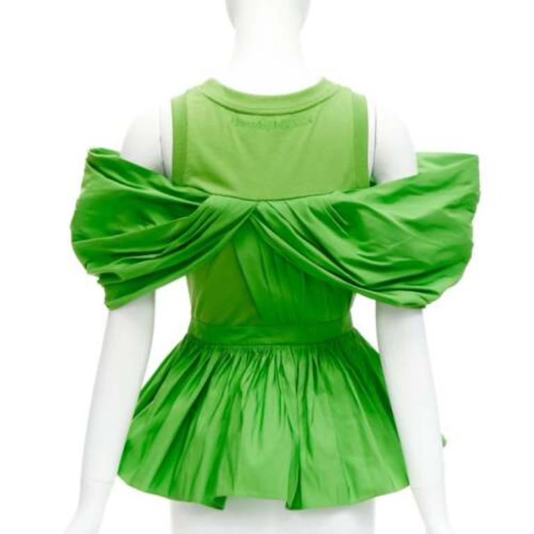 Donna Alexander McQueen 2023 top a spalla fredda in cotone verde plissettato in faille IT38 in vendita