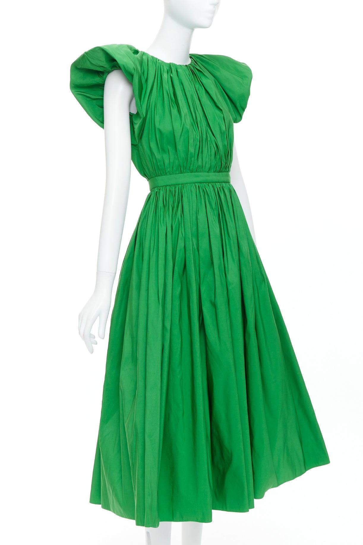 ALEXANDER MCQUEEN 2023 kelly green open back puff sleeve midi dress IT38 XS
Reference: AAWC/A01275
Brand: Alexander McQueen
Designer: Sarah Burton
Collection: 2023
Material: Polyester
Color: Green
Pattern: Solid
Closure: Zip
Extra Details: Alexander