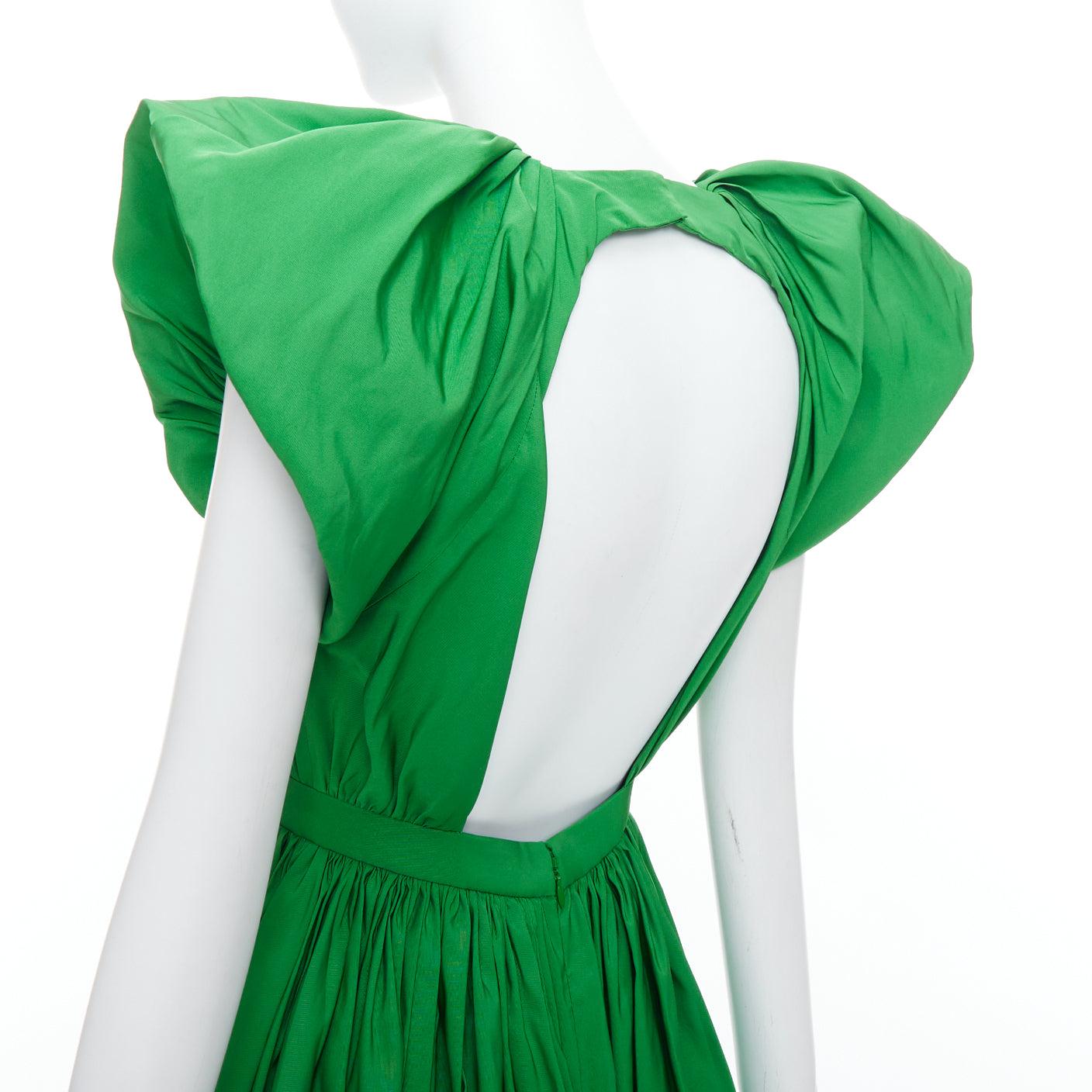 ALEXANDER MCQUEEN 2023 kelly green open back puff sleeve midi dress IT38 XS For Sale 2