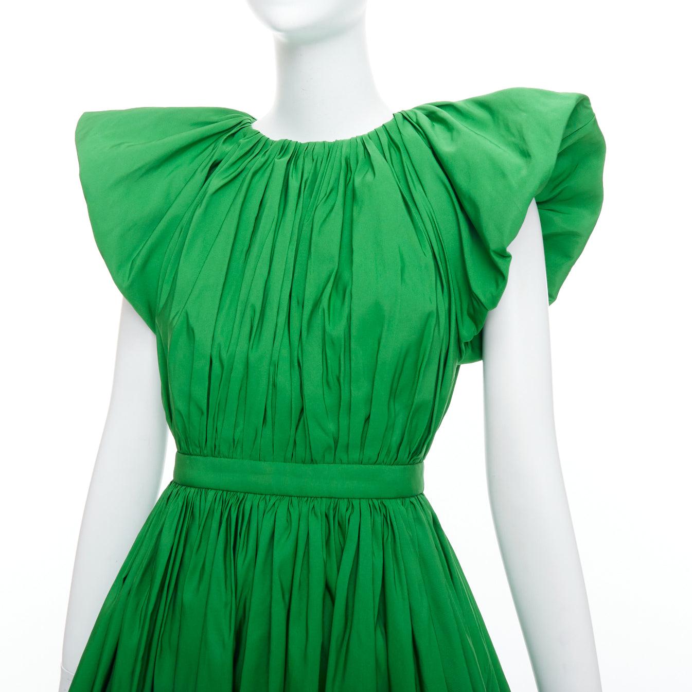 ALEXANDER MCQUEEN 2023 kelly green open back puff sleeve midi dress IT38 XS For Sale 3