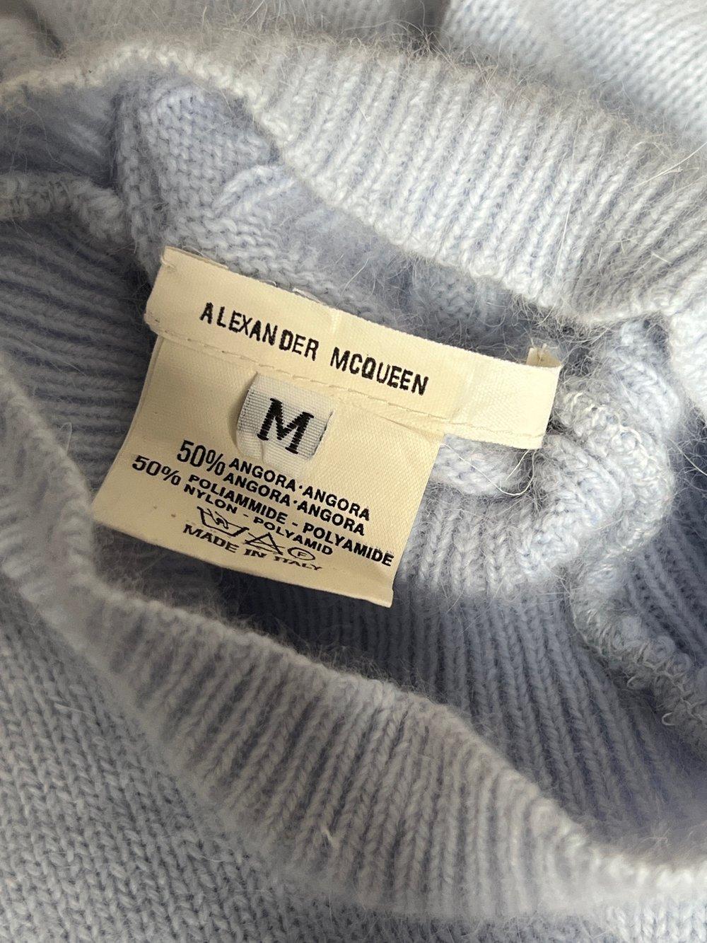 Alexander McQueen A/W 1996 'Dante' Vestido de botones de punto extremadamente sobredimensionado en venta 6