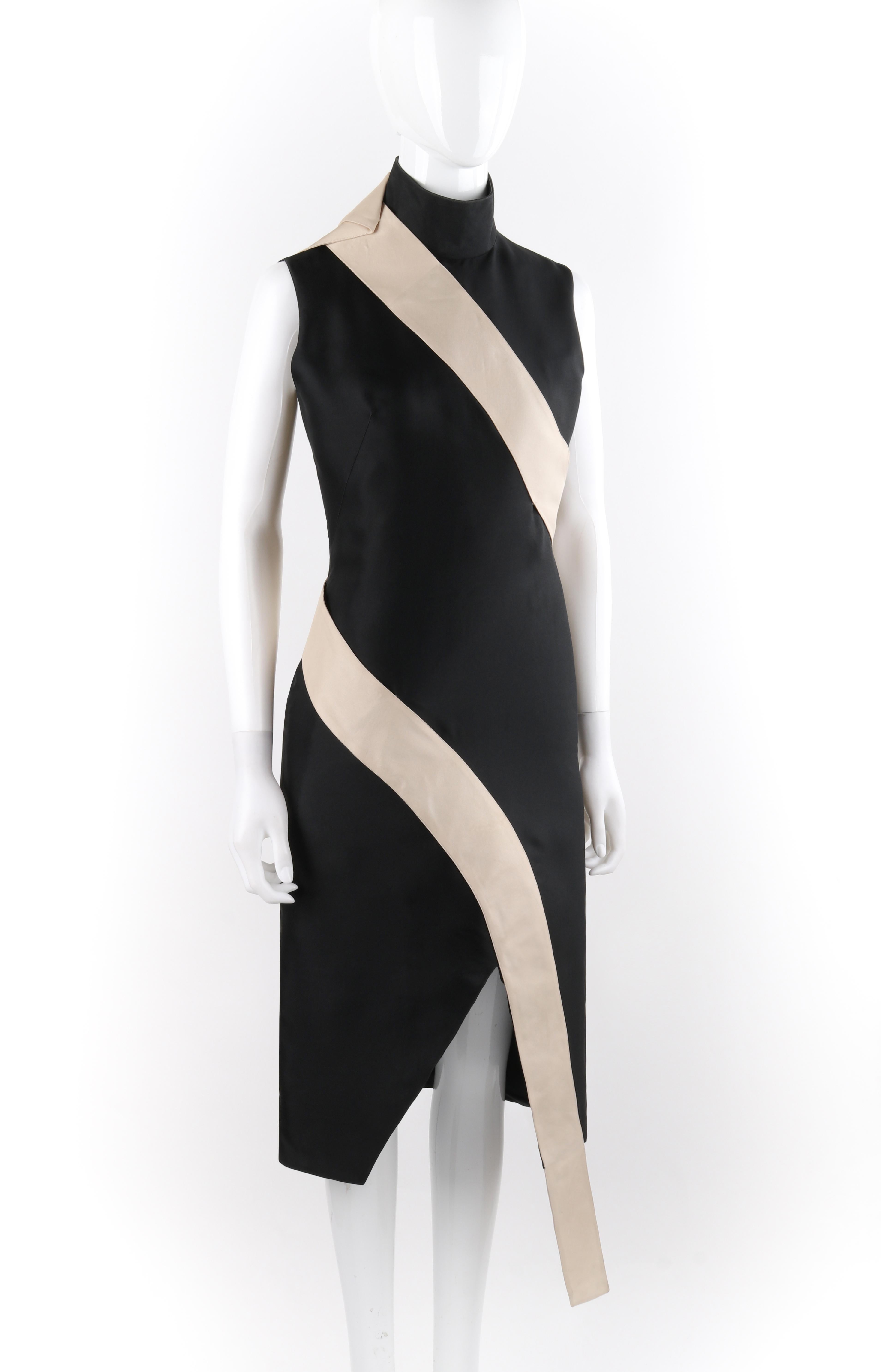 ALEXANDER McQueen A/I 1998 - Vestito da cocktail a collo alto con inserti in nastro nero e avorio In condizioni buone a Thiensville, WI