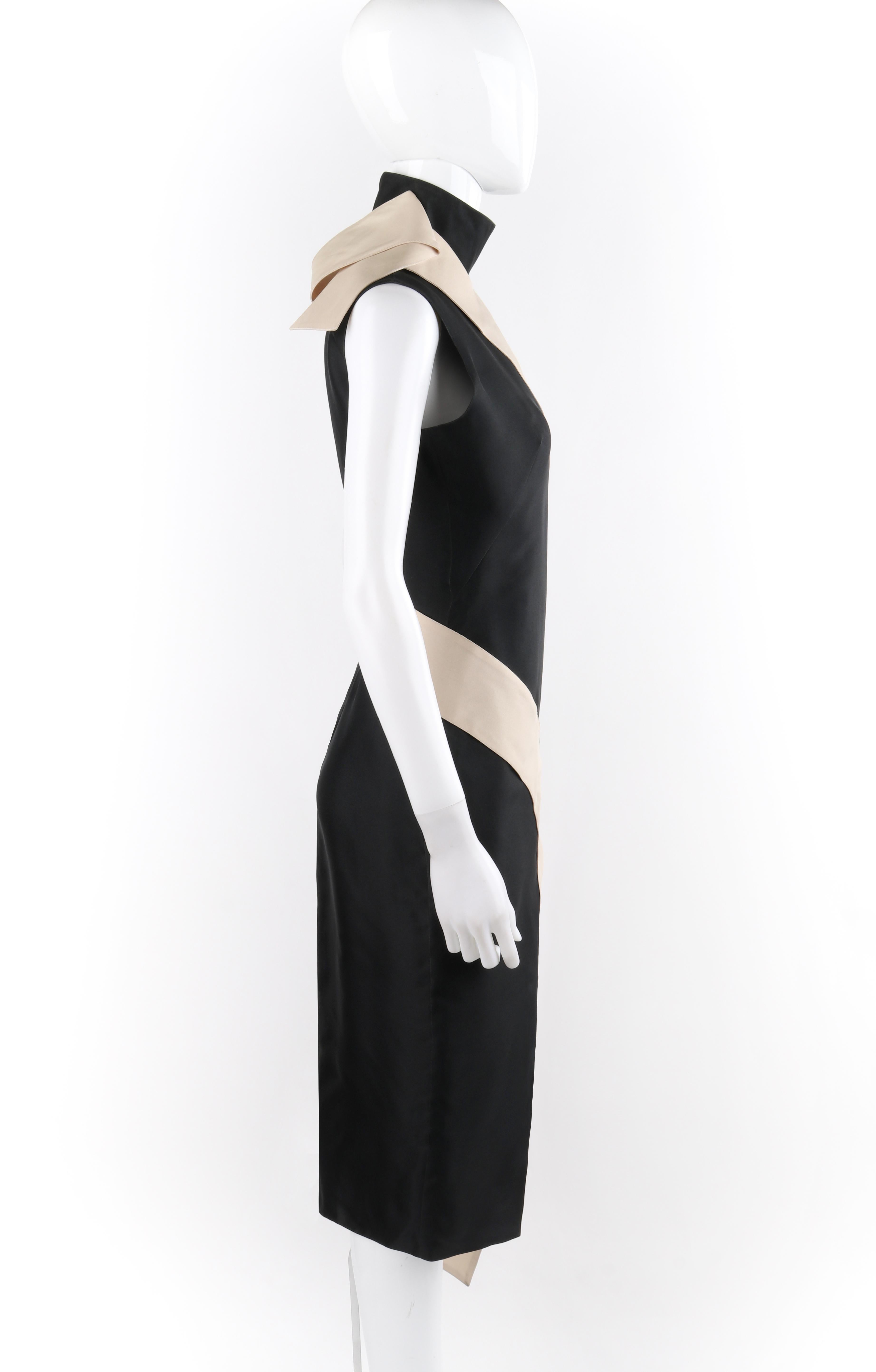 Donna ALEXANDER McQueen A/I 1998 - Vestito da cocktail a collo alto con inserti in nastro nero e avorio