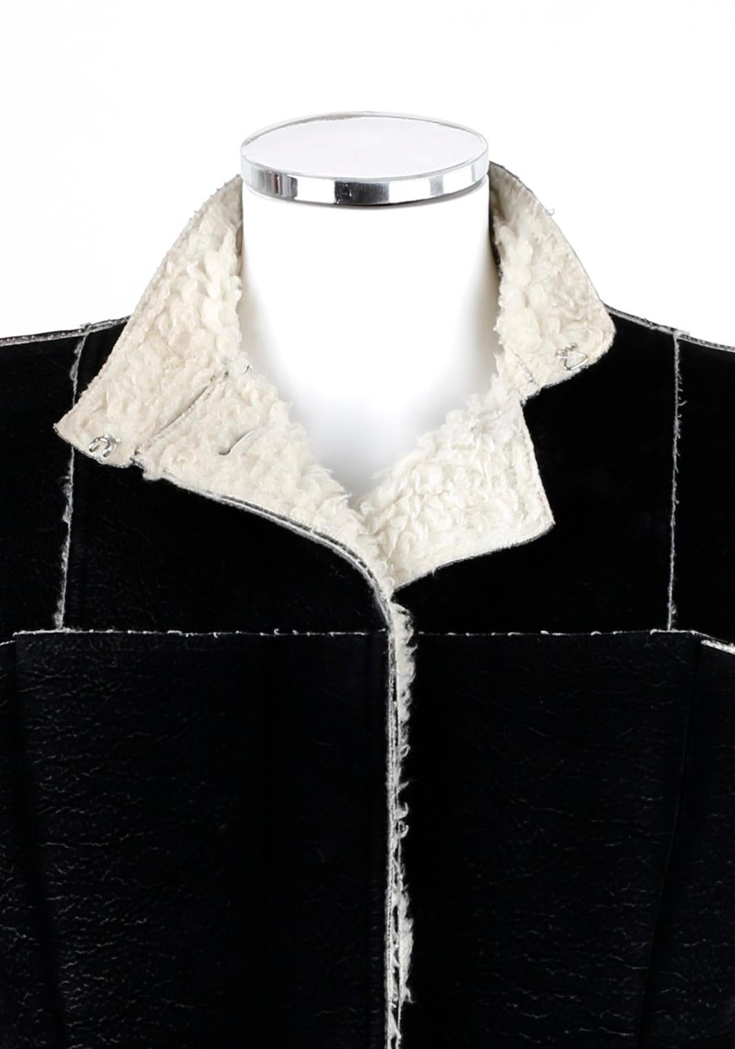 Noir Alexander McQueen - Manteau à empiècements Sherpa en peau de mouton crème et noir, automne-hiver 1999  en vente