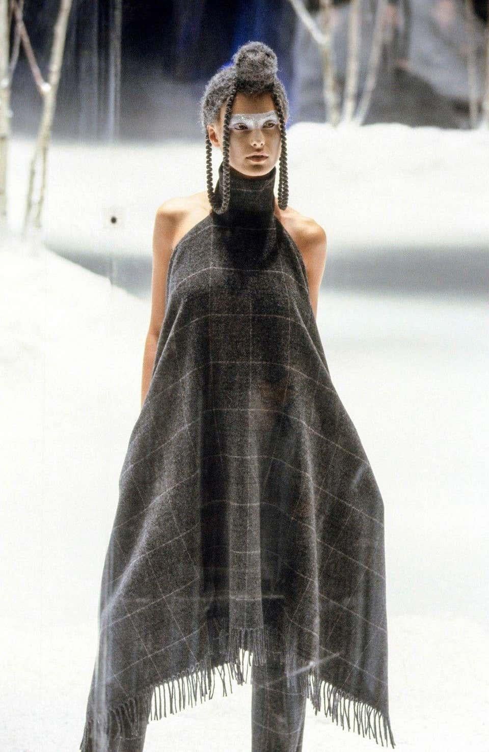 ALEXANDER McQUEEN A/W 1999 “The Overlook” Gray Check Fringe Jacket Skirt Set For Sale 8