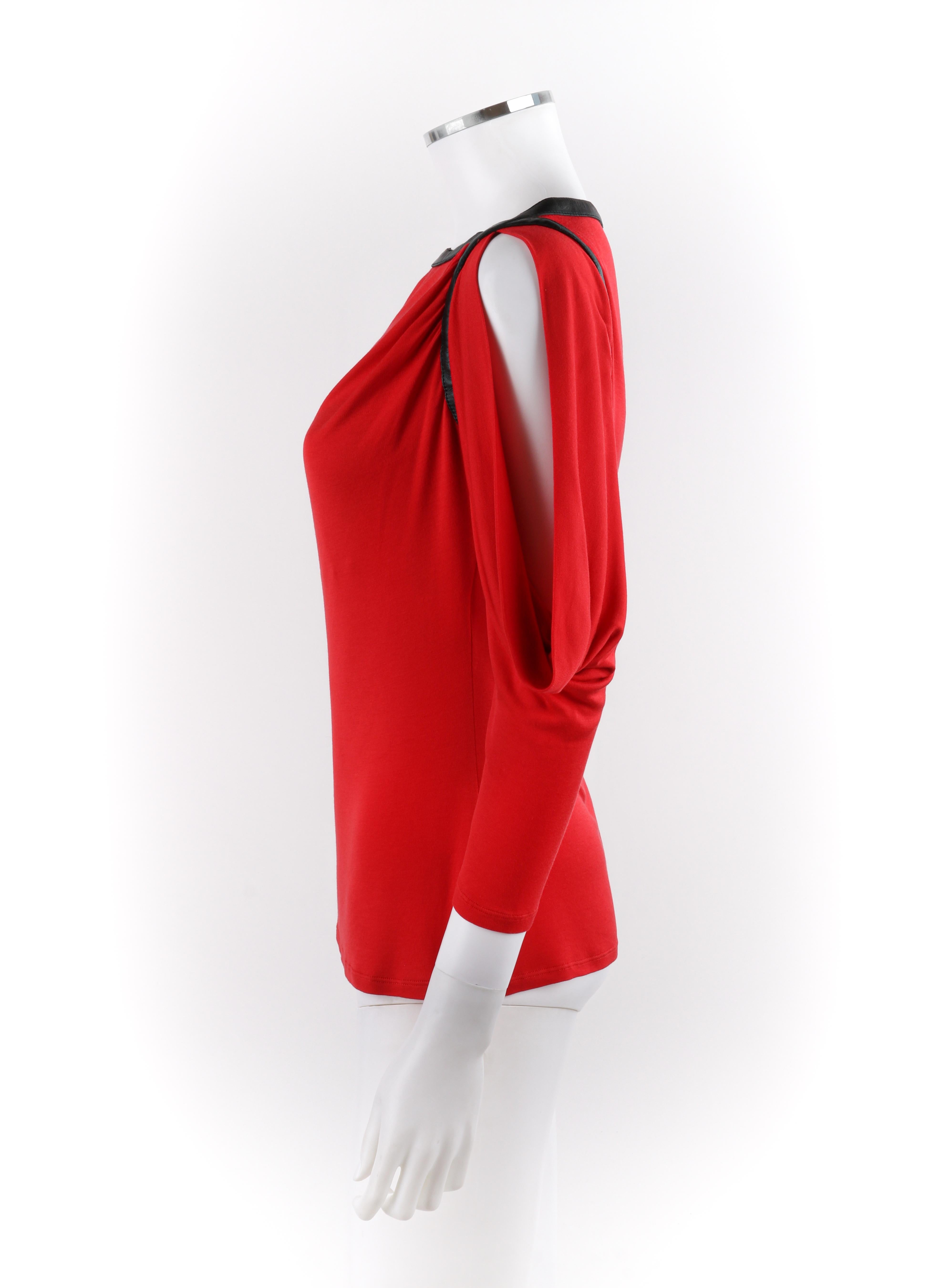 ALEXANDER McQUEEN A/W 2003 Blusa roja de cuello cuadrado acampanado ¾ de manga dolman 1