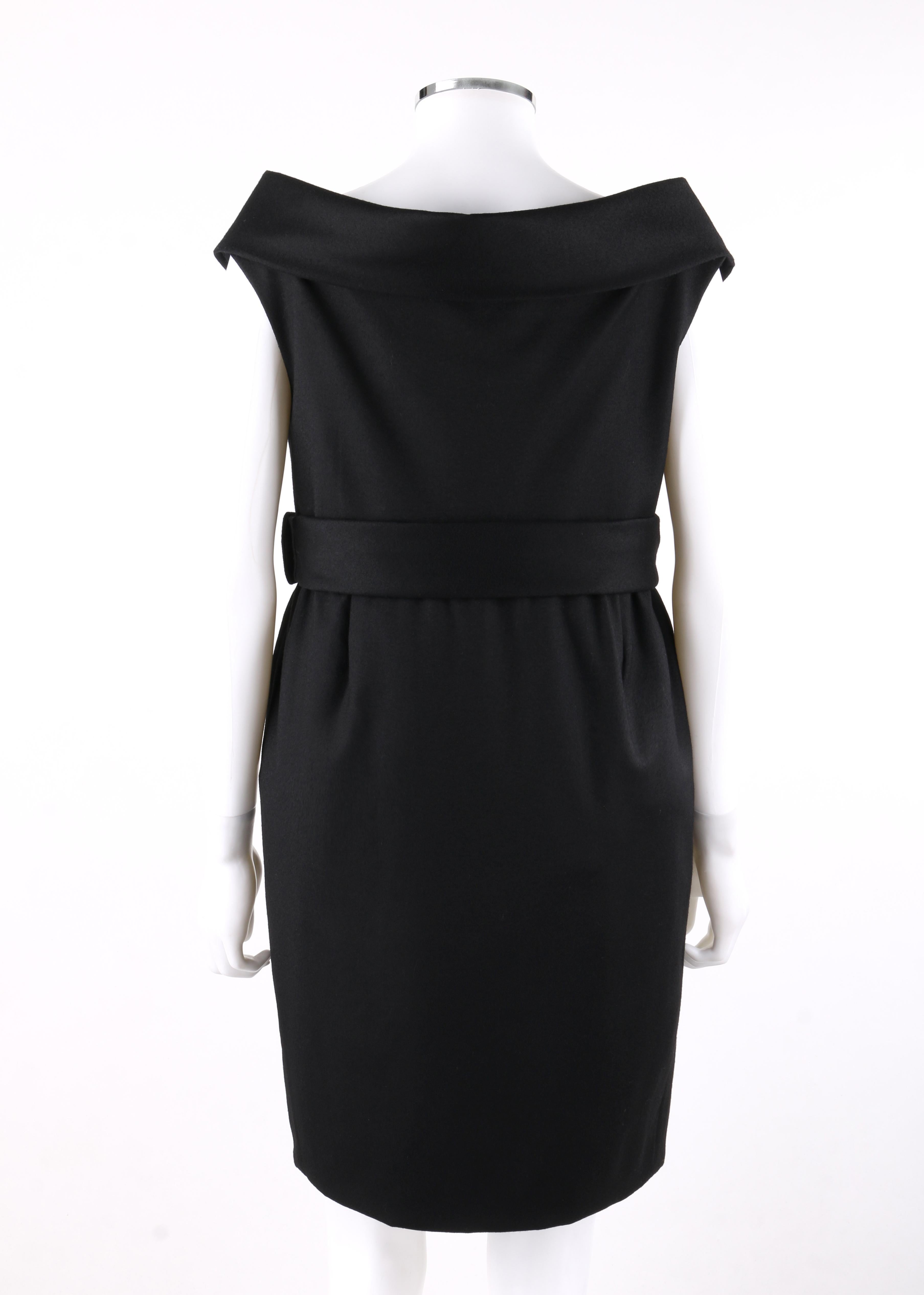 Alexander McQueen A/W 2006 Black Wool Portrait Collar Shift Dress  In New Condition For Sale In Thiensville, WI