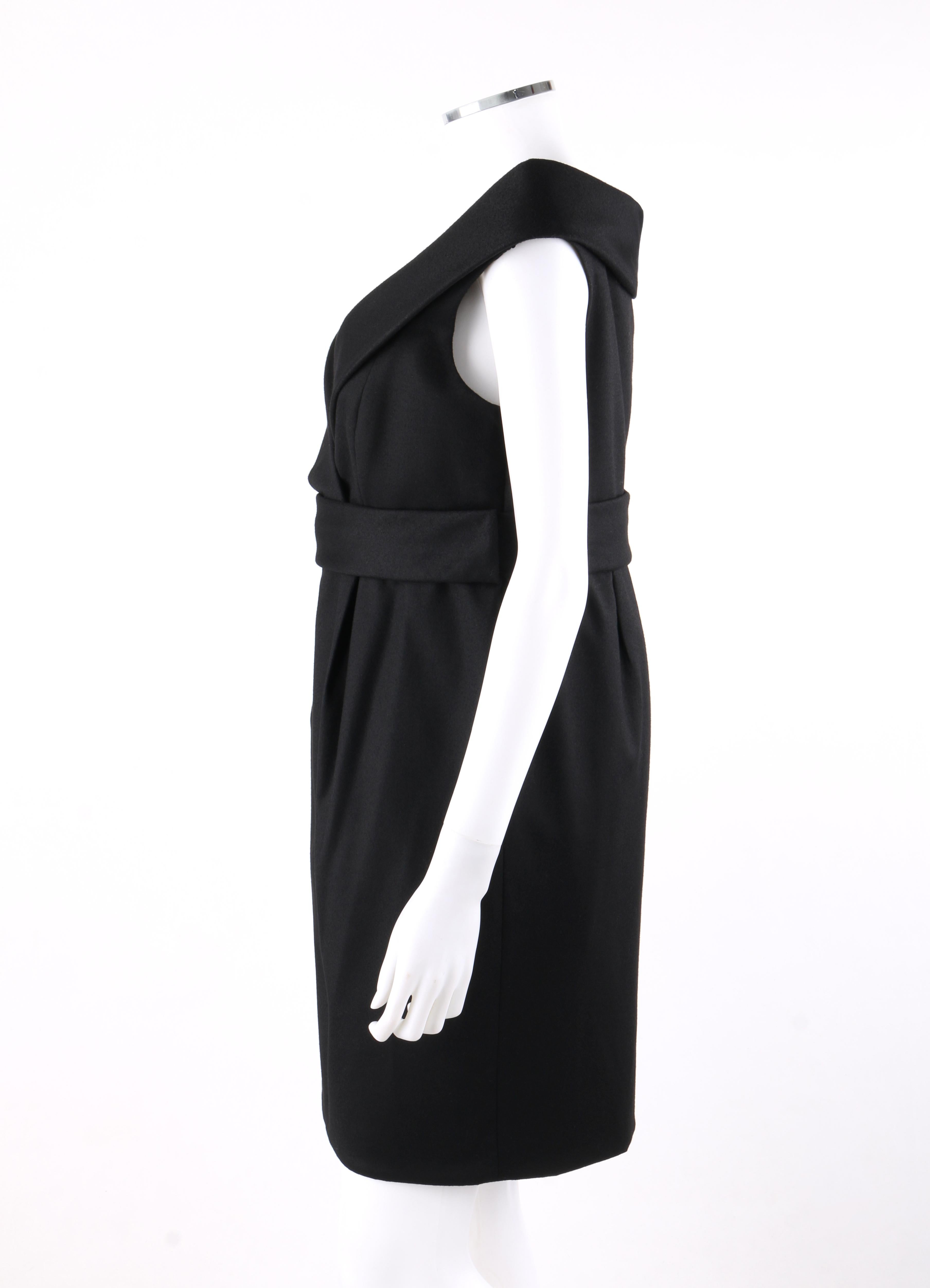 Alexander McQueen A/H 2006 - Robe droite noire à col portrait en laine et laine  Pour femmes en vente