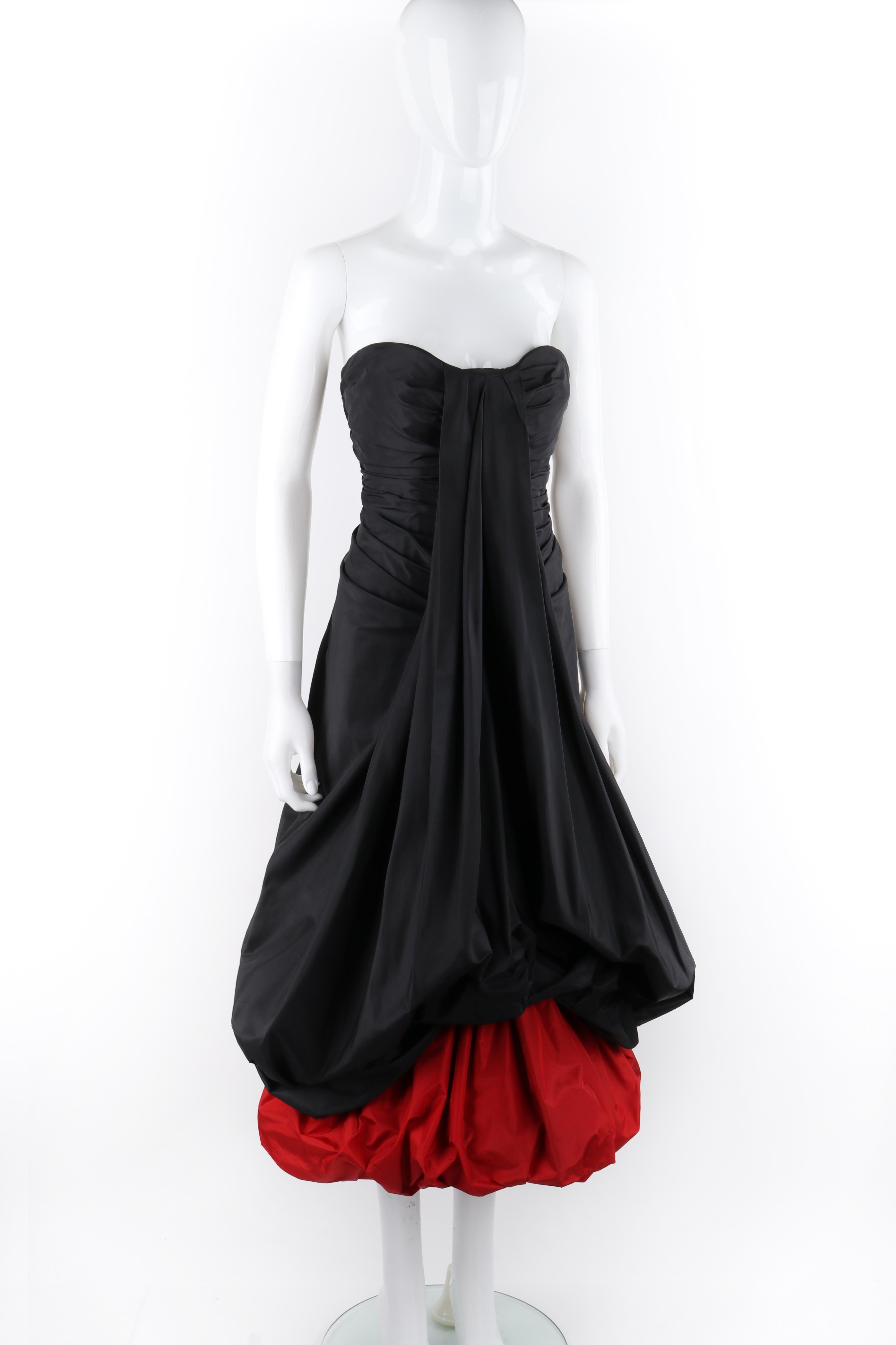 ALEXANDER McQUEEN H/W 2007 „Witches“ Abendkleid aus schwarzem und rotem Seidentaft mit Blasenmuster im Zustand „Gut“ im Angebot in Thiensville, WI