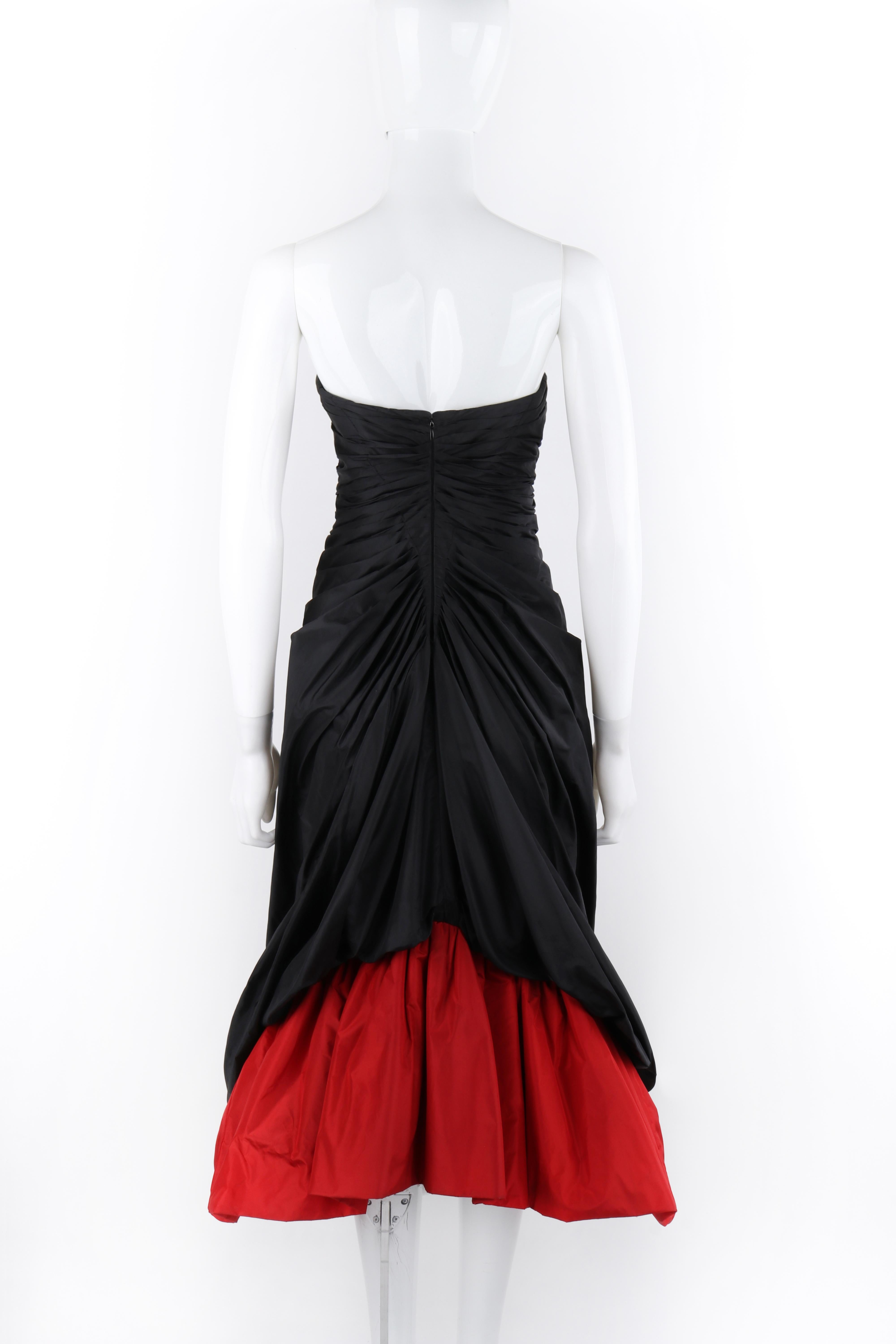 ALEXANDER McQUEEN H/W 2007 „Witches“ Abendkleid aus schwarzem und rotem Seidentaft mit Blasenmuster im Angebot 2