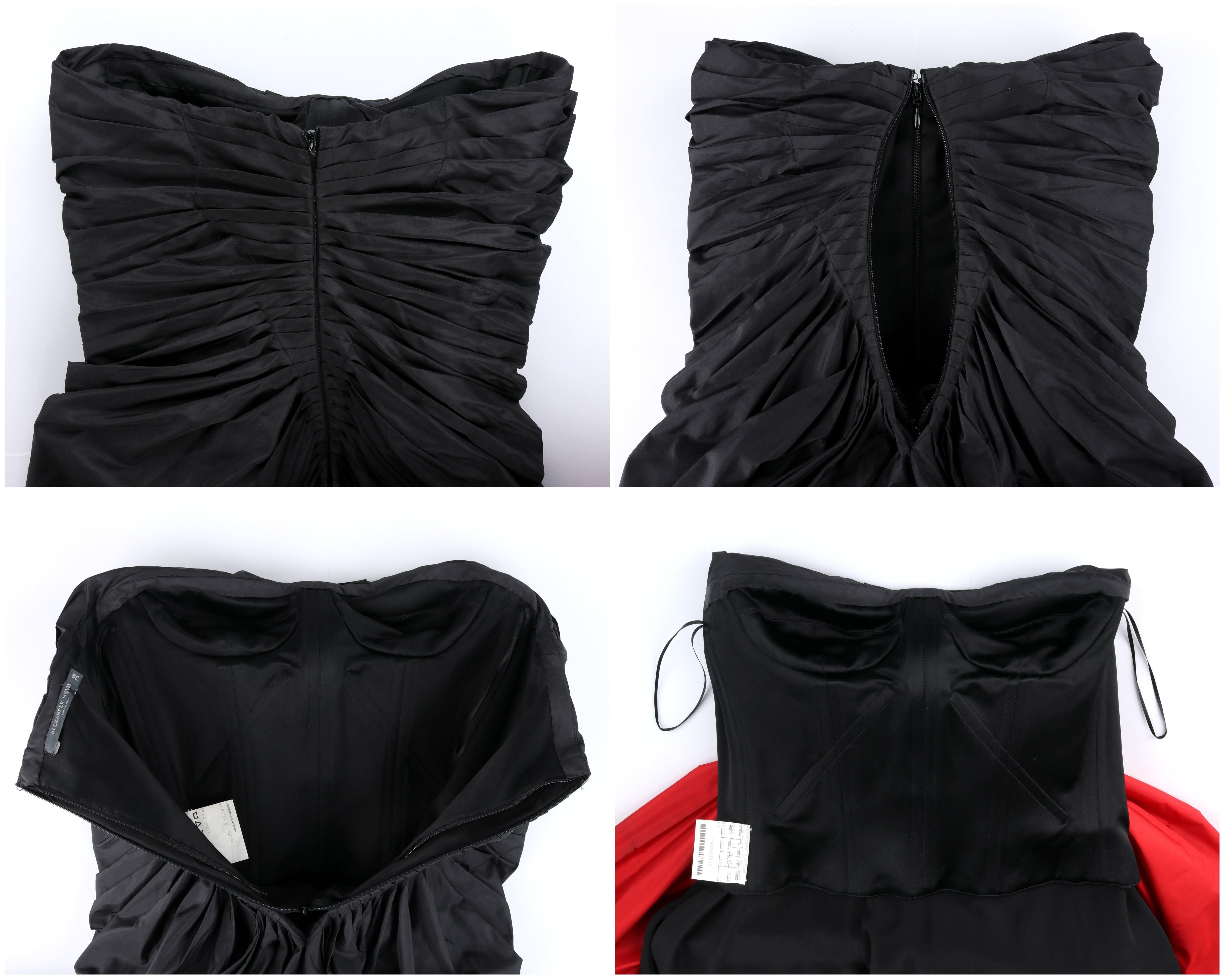 ALEXANDER McQUEEN H/W 2007 „Witches“ Abendkleid aus schwarzem und rotem Seidentaft mit Blasenmuster im Angebot 4