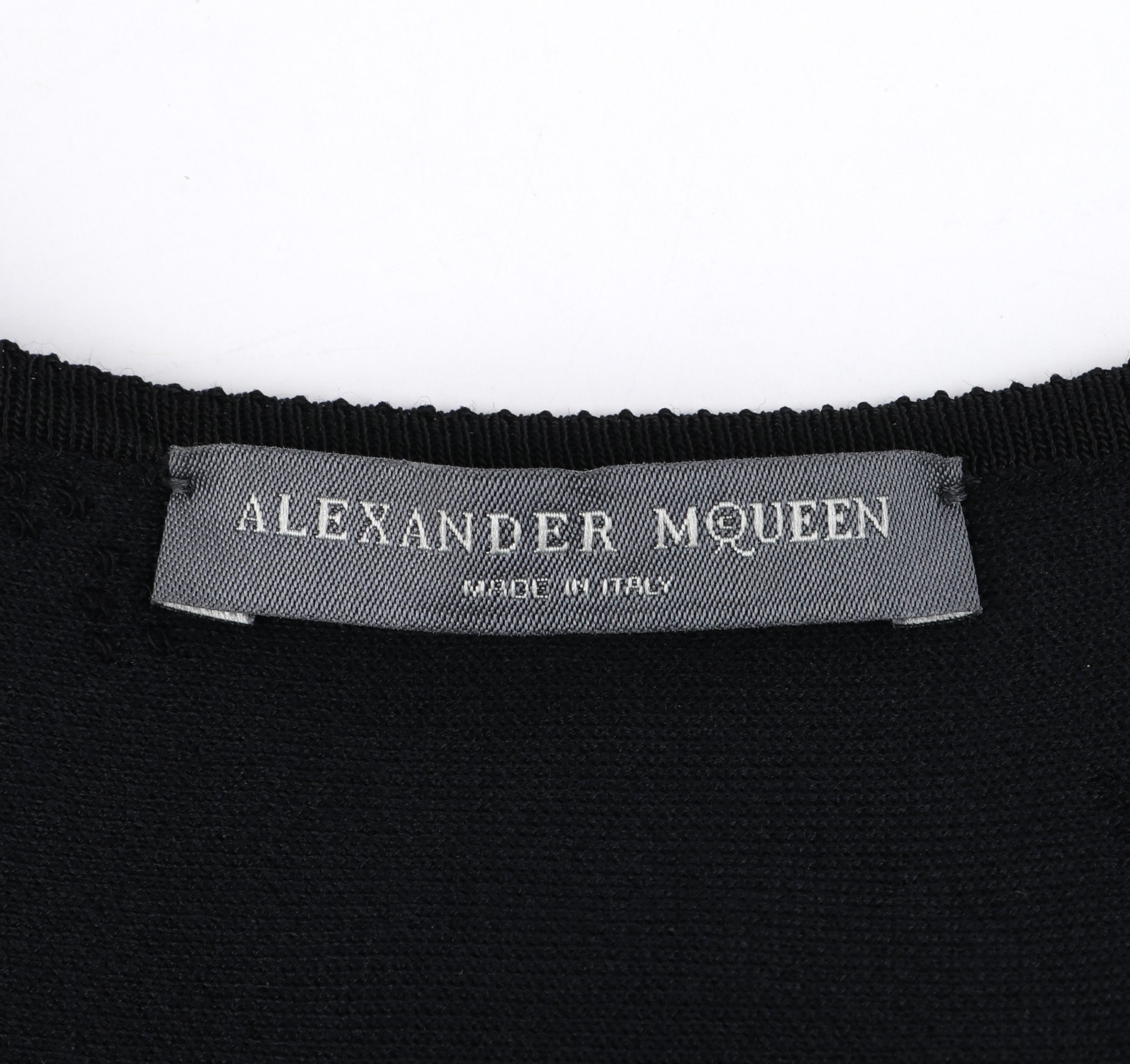 ALEXANDER McQUEEN A/W 2008 Floral Lace Knit Fit & Flare Ruffle Layer Skirt Dress In Fair Condition For Sale In Thiensville, WI
