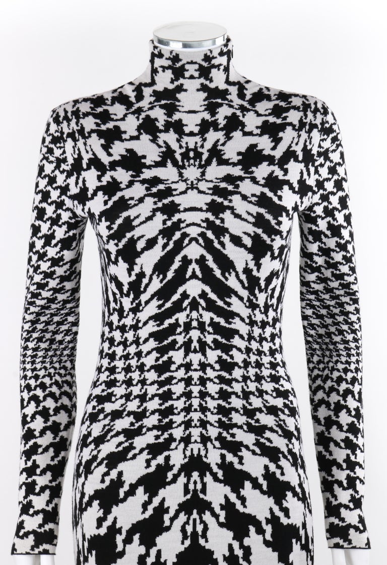 ALEXANDER McQUEEN A/W 2009 “The Horn Of Plenty” Houndstooth Knit Sheath Dress
 
Brand / Manufacturer: Alexander McQueen
Collection: A/W 2009 “The Horn Of Plenty”
Designer: Alexander McQueen
Style: Sheath knit dress
Color(s): Black and white
Lined: