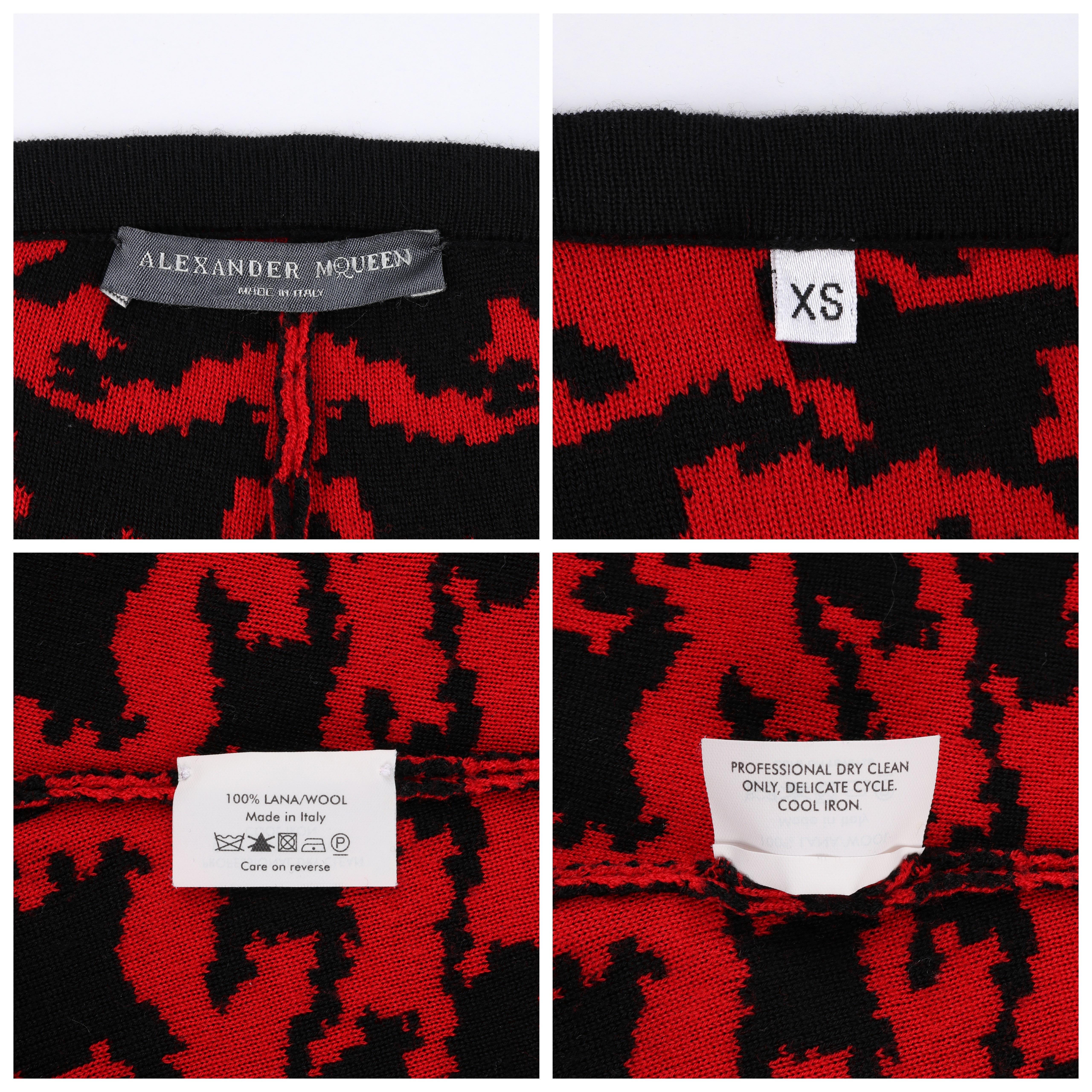ALEXANDER McQUEEN A/W 2009 “The Horn Of Plenty” Red Houndstooth Knit Leggings XS For Sale 1