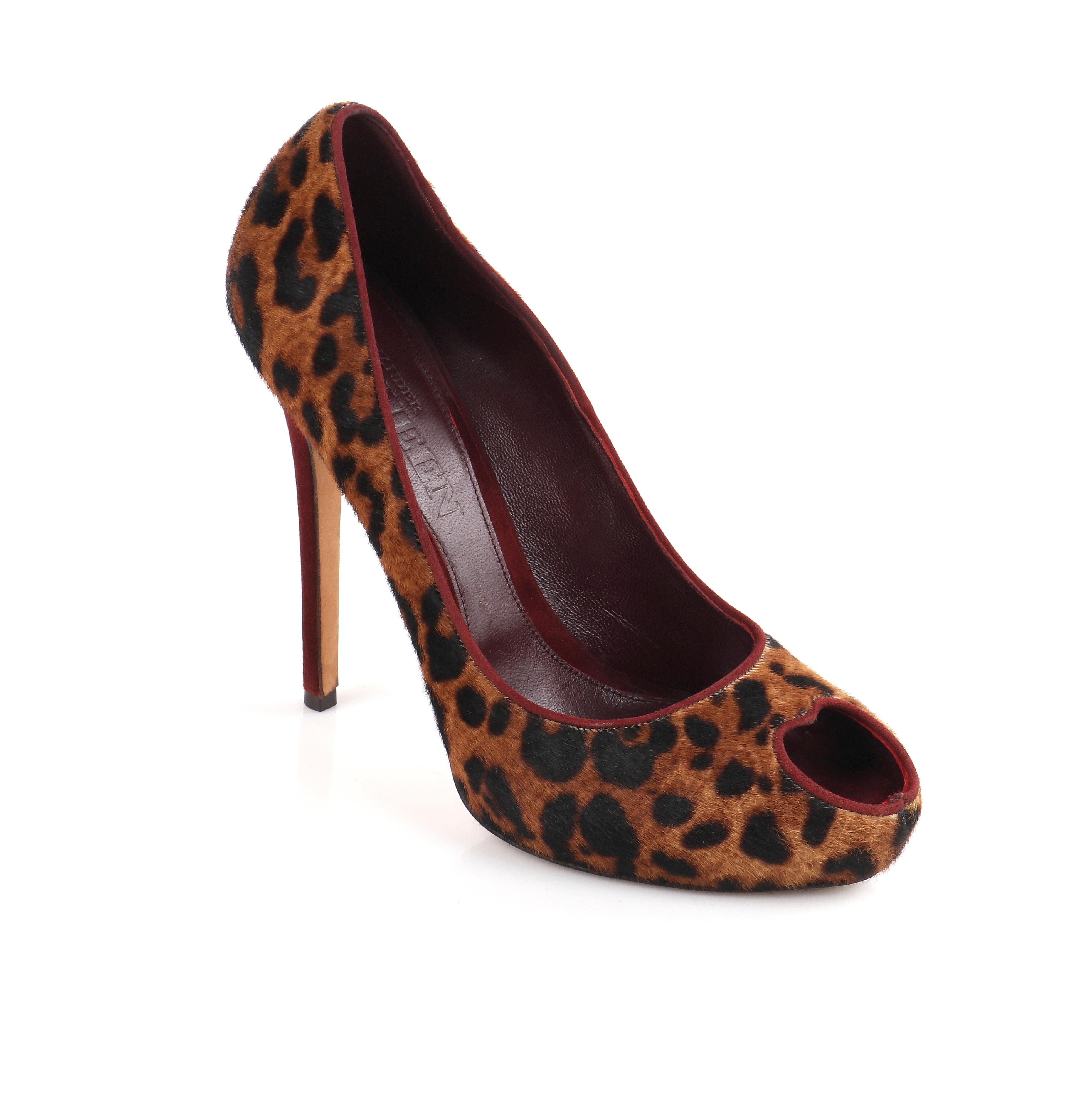 ALEXANDER McQUEEN A/W 2011 Leopard Pony Hair Heart Peep Toe Platform Pumps Shoes
 
Brand / Manufacturer: Alexander McQueen
Collection: A/W 2011
Style: Platform High Heels
Color(s): Shades of tan, brown. black, and burgundy
Lined: No
Unmarked Fabric