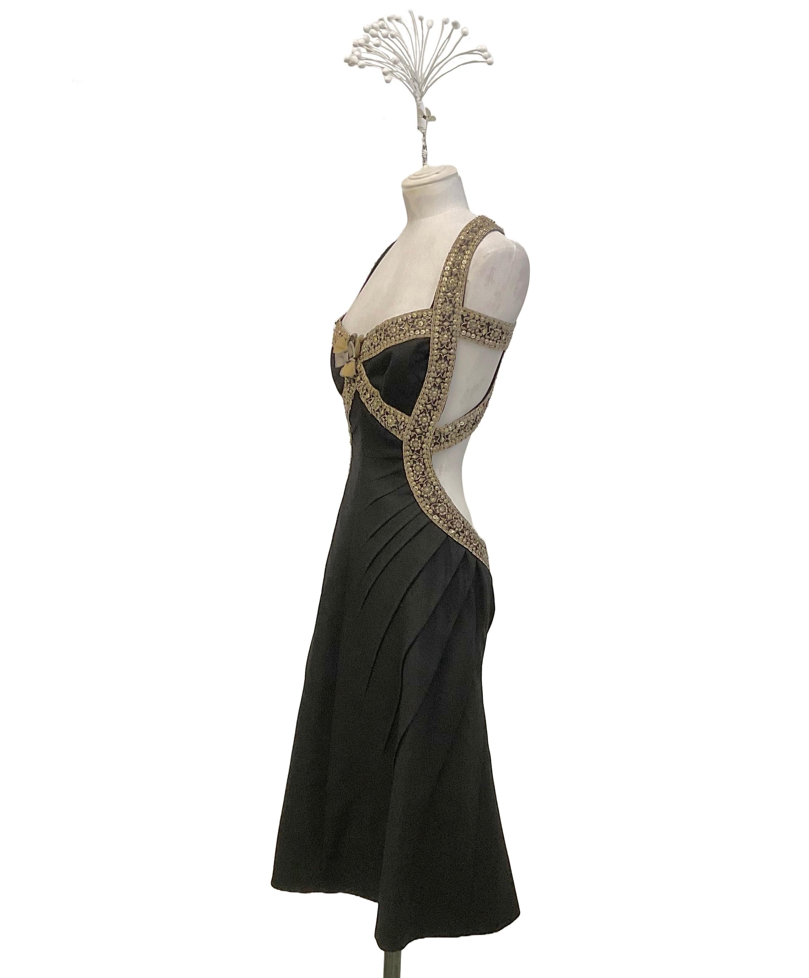 ALEXANDER McQUEEN Black dress with slip neckline, wool with embroidery  In New Condition For Sale In Milano, IT