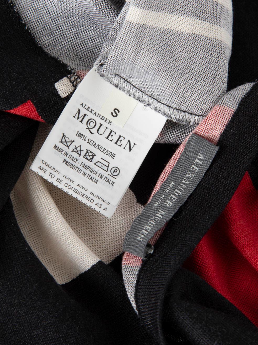 Alexander McQueen Abstraktes knielanges Seidenstrickkleid Größe S im Angebot 1