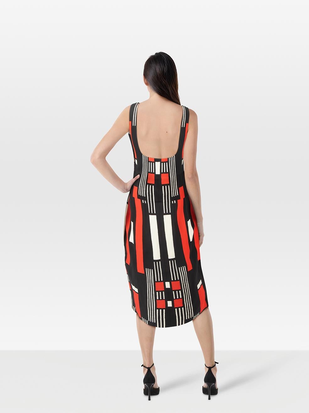 La condizione è molto buona. Questo articolo usato di Alexander McQueen non presenta alcun segno di usura visibile.
 
 Dettagli
 
 
 Multicolore
 
 Sintetico
 
 Abito
 
 Senza maniche
 
 Lunghezza midi
 
 Abbracciare il corpo
 
 Scollo a cuore
 
