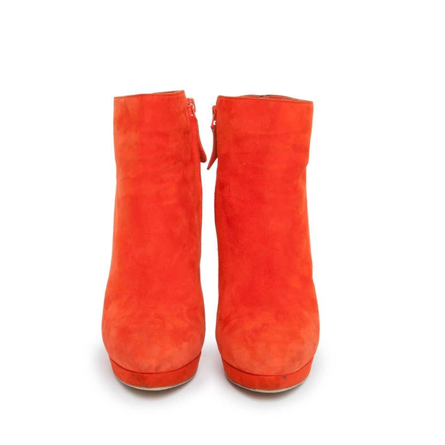 ALEXANDER McQUEEN Stiefeletten aus orangefarbenem Samt und Kalbsleder Größe 37FR (Rot) im Angebot