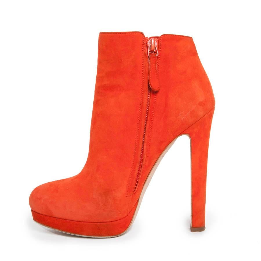 Red ALEXANDER McQUEEN Ankle Boots in Orange Velvet Calfskin Size 37FR For Sale