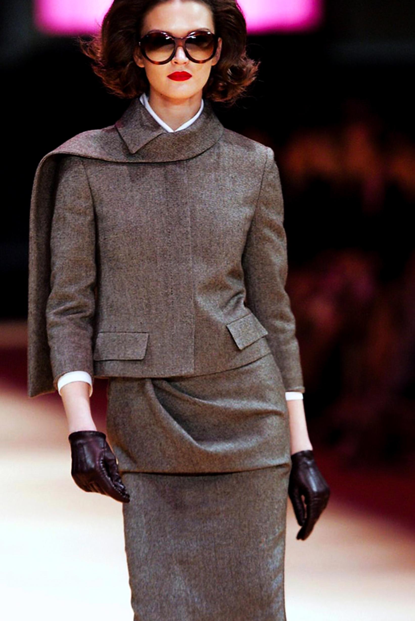 Rare Archival Alexander McQueen Skirt Suit
FW 2005 Collection 'The Man Who Knew Too Much' 

Timless elegant with the special McQueen edge! Drama & Elegance! 
Stunning piece tweed skirt suit from Lee McQueen's Hitchcock themed Collection.
A fabulous