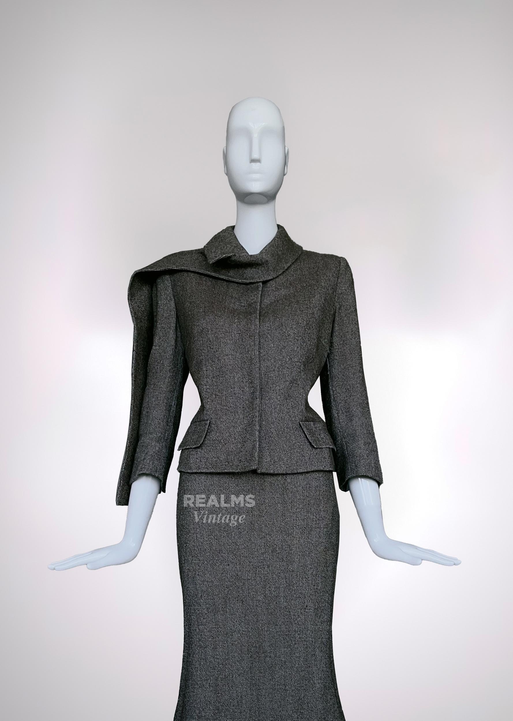 Alexander McQueen Archival FW 2005 'The Man Who Knew Too Much' Wool Skirt Suit In Good Condition For Sale In Berlin, BE