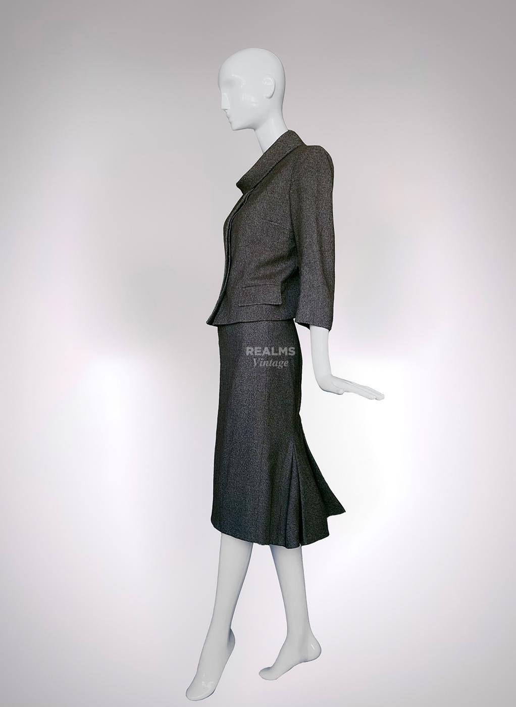 Alexander McQueen Archival FW 2005 « The Man Who Knew Too Much », tailleur jupe en laine en vente 2