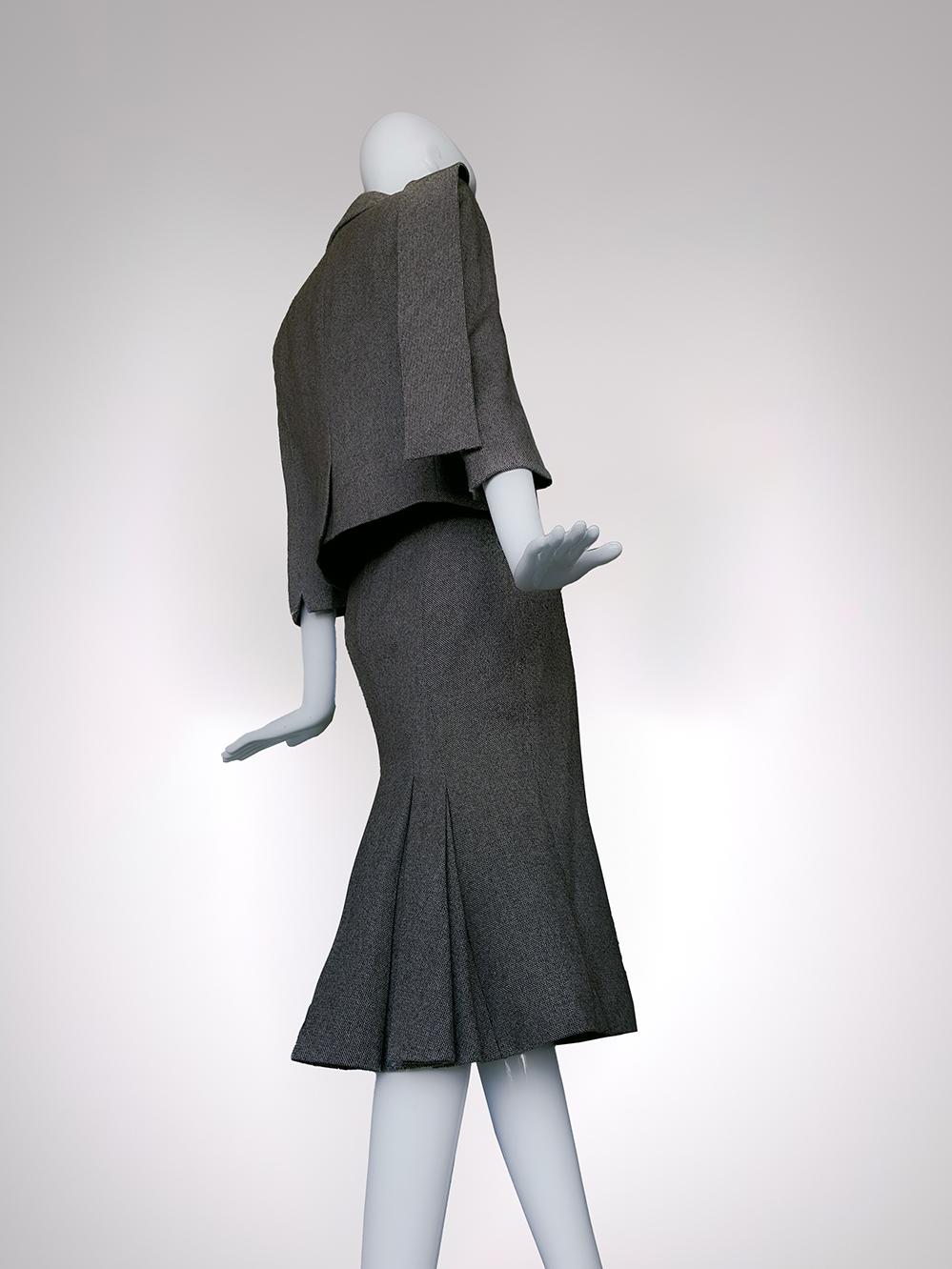 Alexander McQueen Archival FW 2005 'The Man Who Knew Too Much' Abito con gonna in lana in vendita 1
