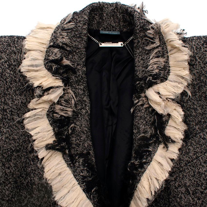 Alexander McQueen Archive Fischgrätenmuster Tweed Blazer mit Rüschen im Zustand „Hervorragend“ im Angebot in London, GB