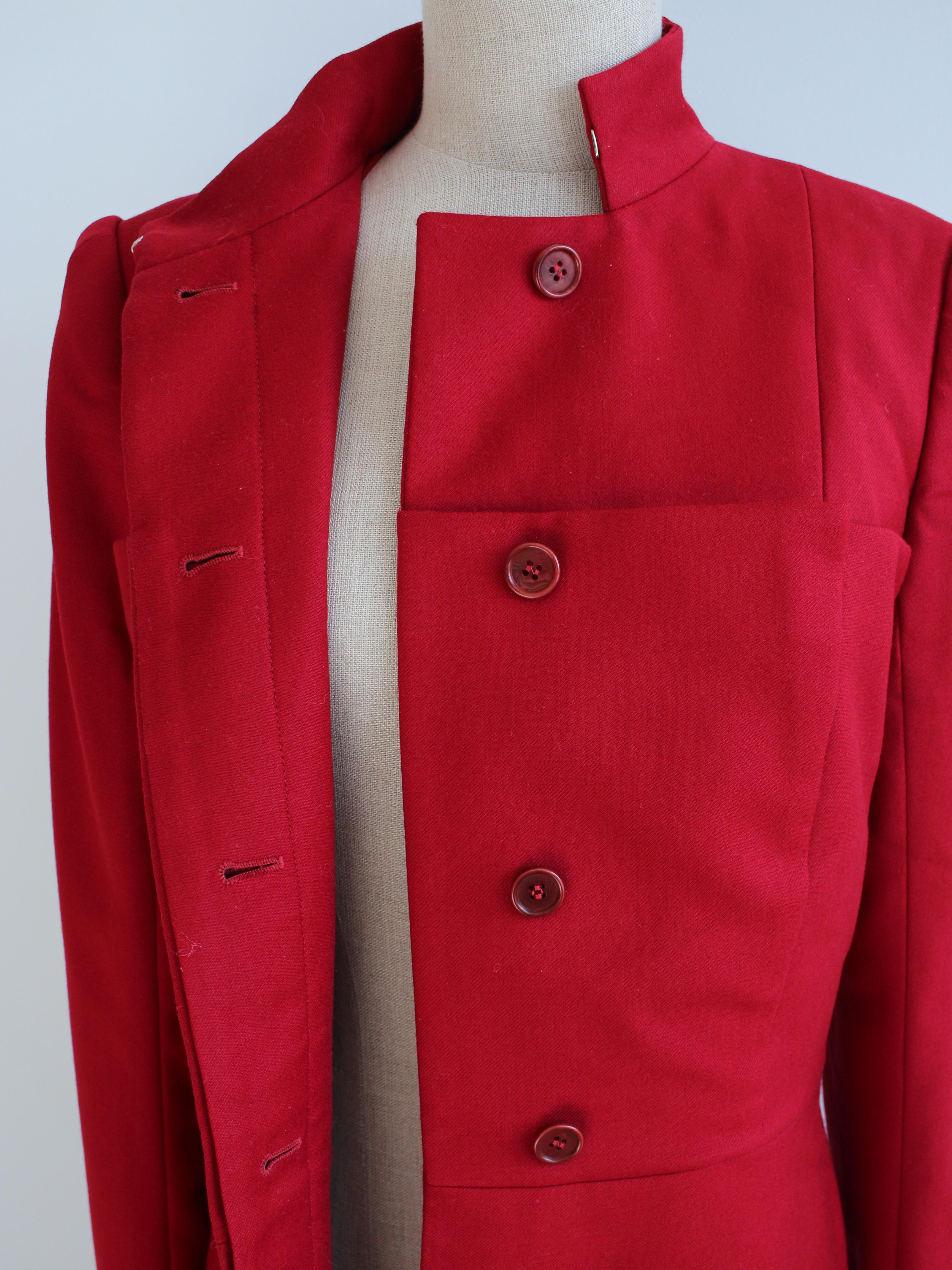 Alexander McQueen Autunno/Inverno 1999 'The Overlook' Cappotto da prete con pannelli rossi in vendita 6