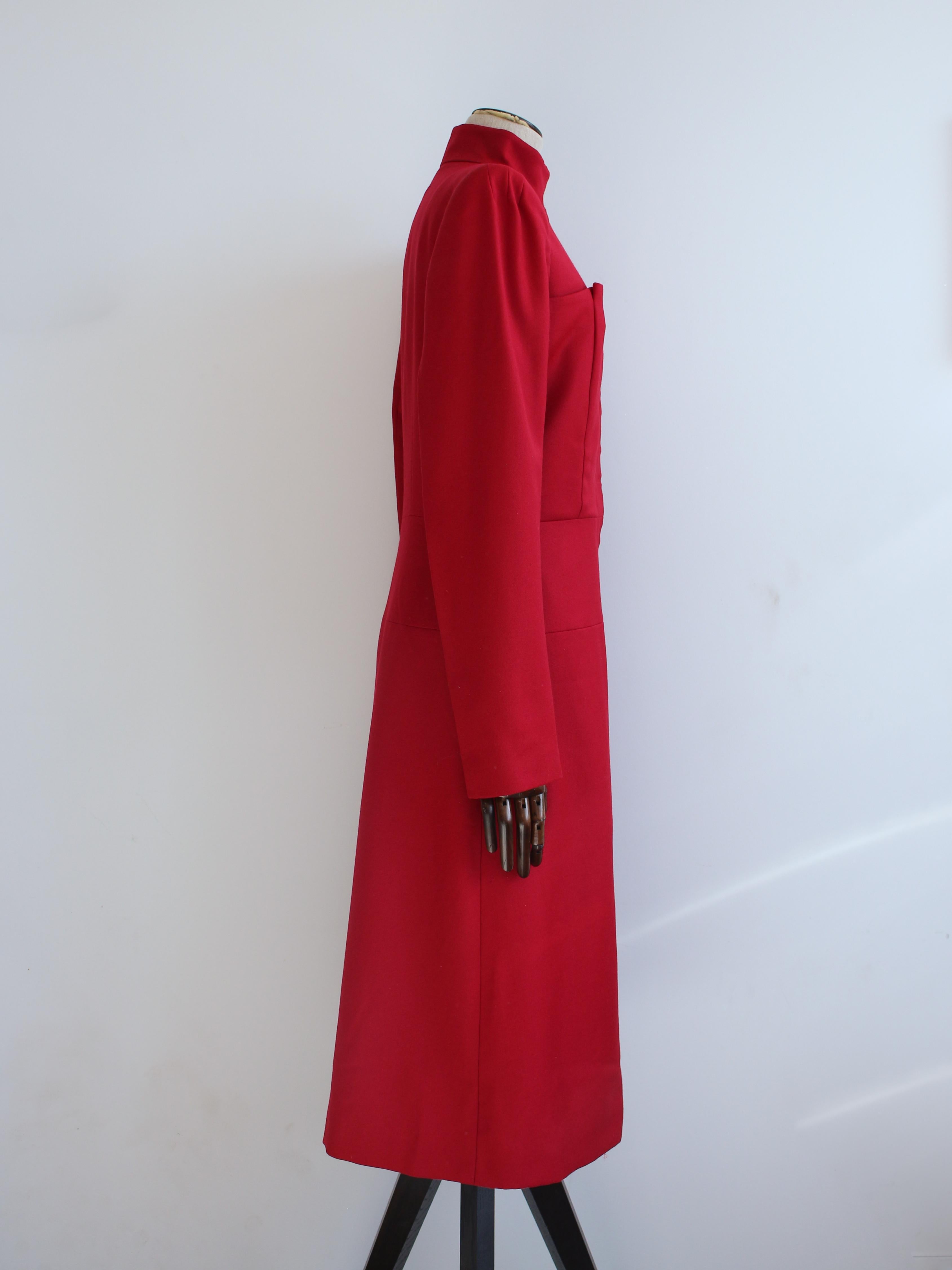 Rosso Alexander McQueen Autunno/Inverno 1999 'The Overlook' Cappotto da prete con pannelli rossi in vendita