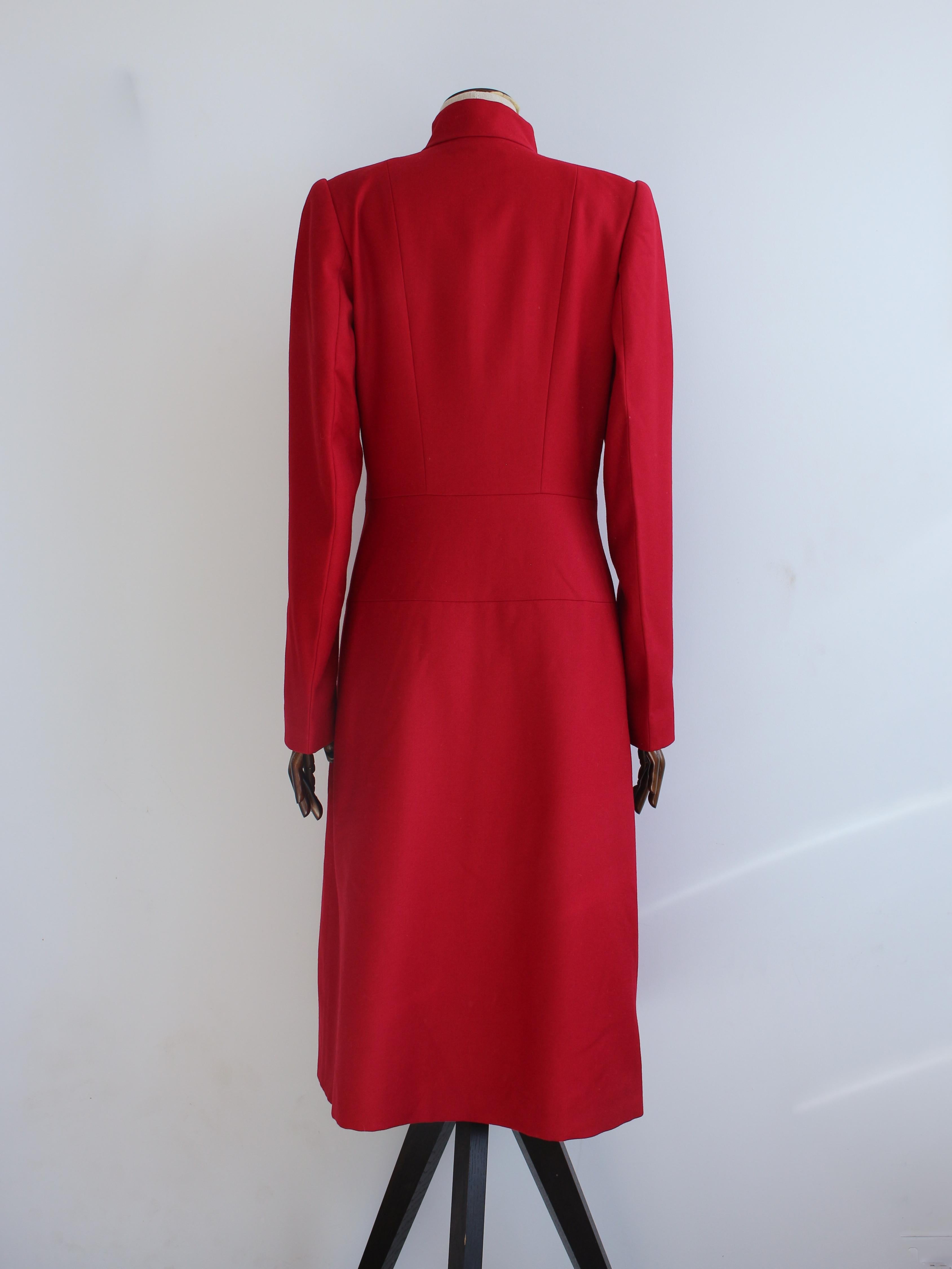 Alexander McQueen Autunno/Inverno 1999 'The Overlook' Cappotto da prete con pannelli rossi In condizioni buone in vendita a Manchester, GB