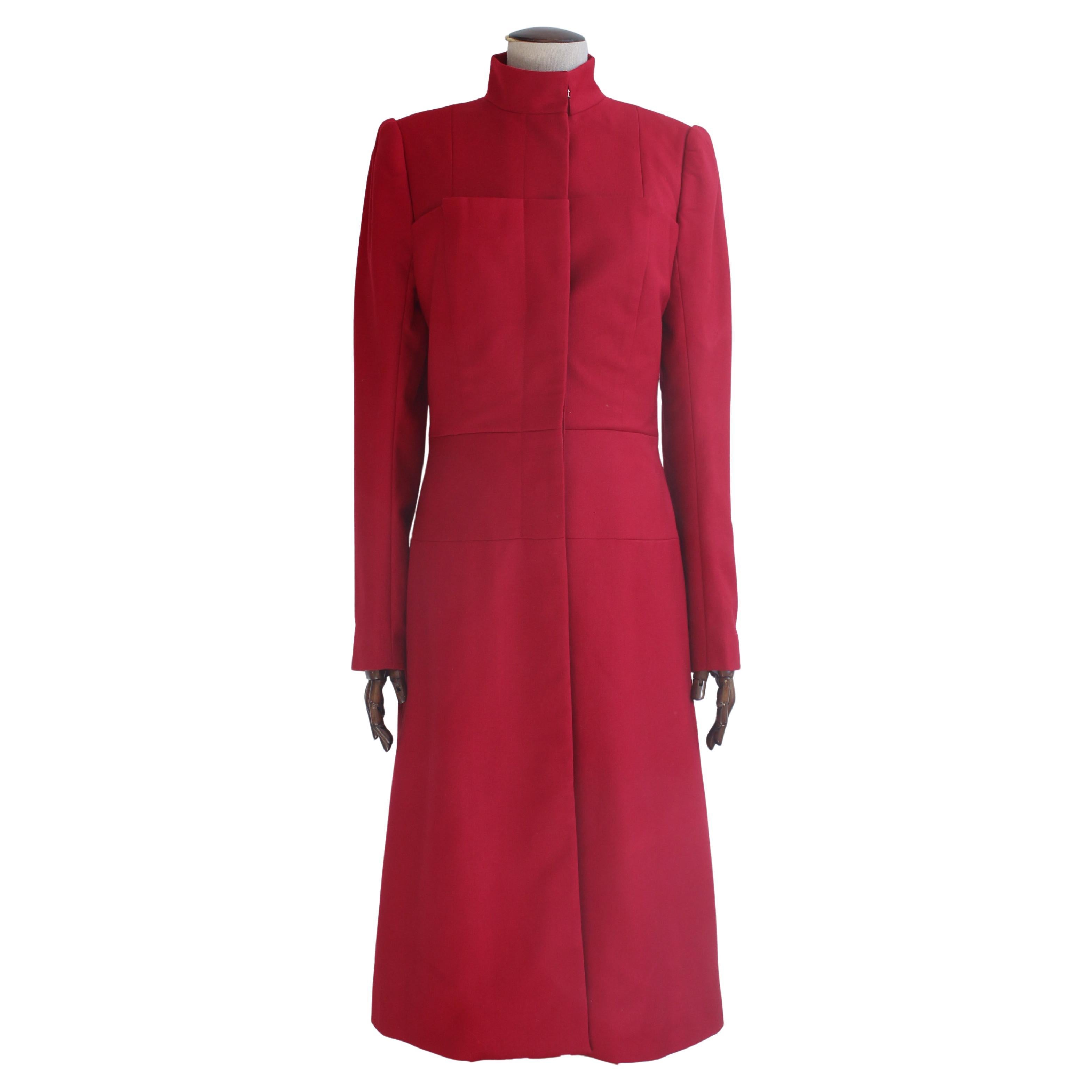 Alexander McQueen Autunno/Inverno 1999 'The Overlook' Cappotto da prete con pannelli rossi in vendita