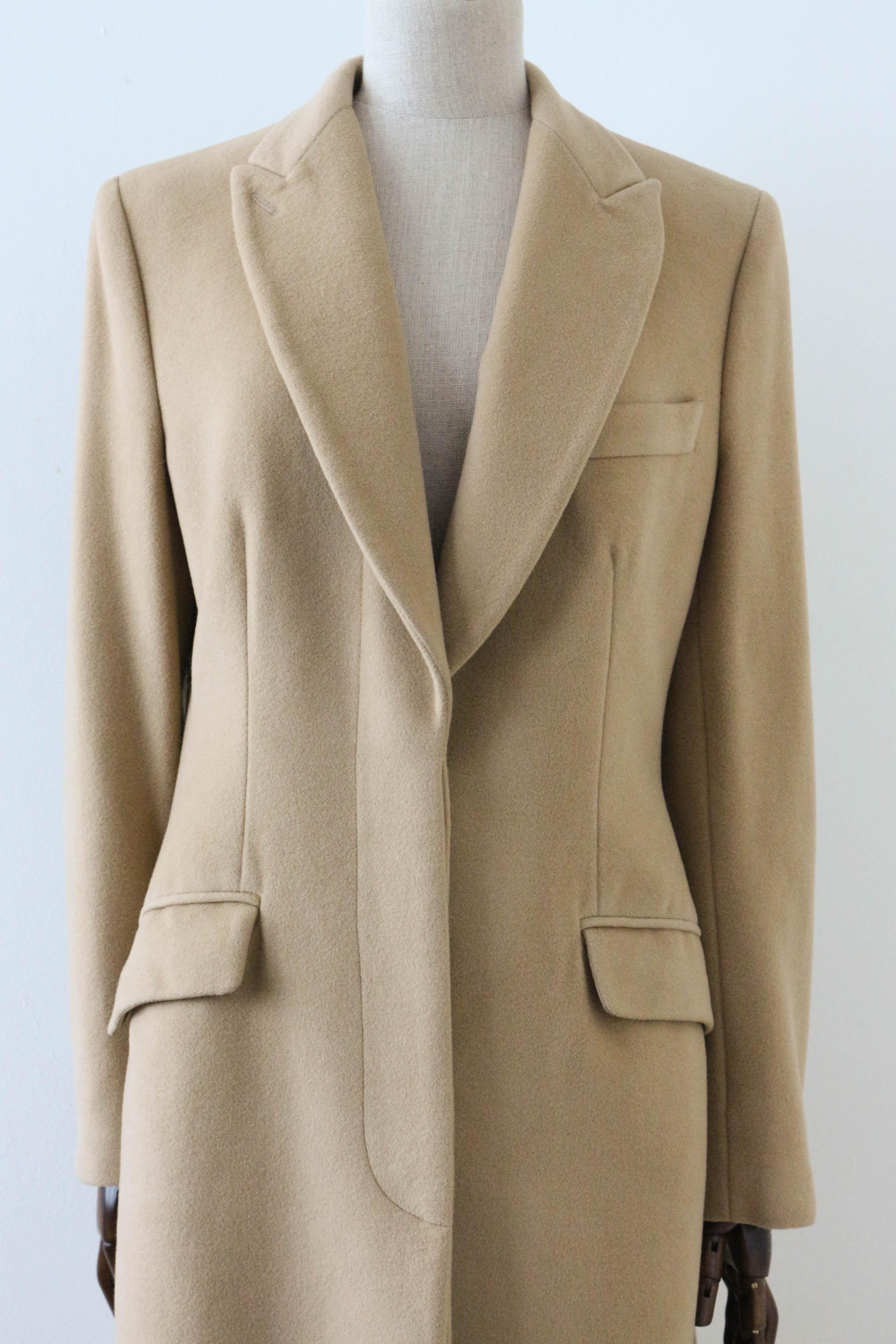 Alexander McQueen Autunno/Inverno 2001 'What a Merry Go Round' Cappotto firmato in cammello in vendita 6